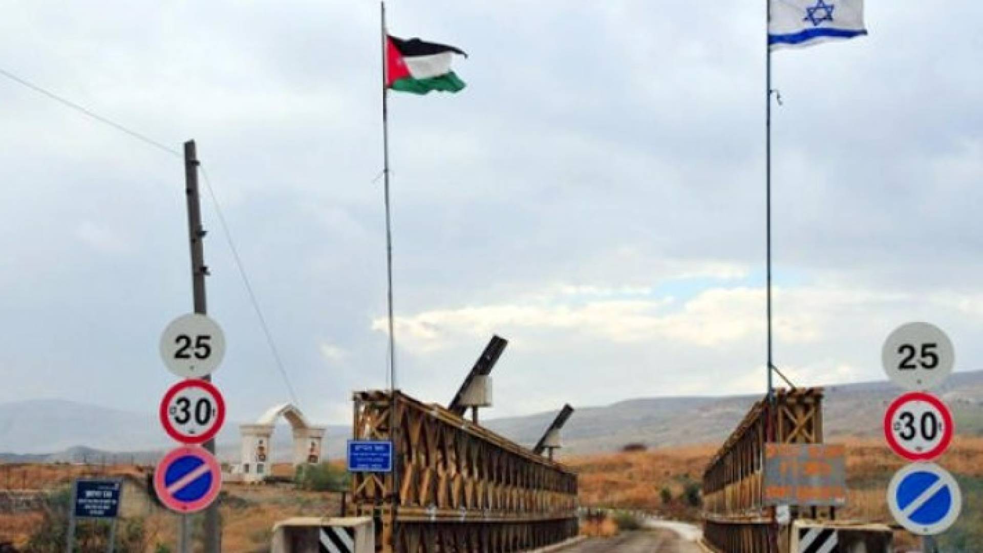 الحدود الأردنية - والجانب الفلسطيني المحتل