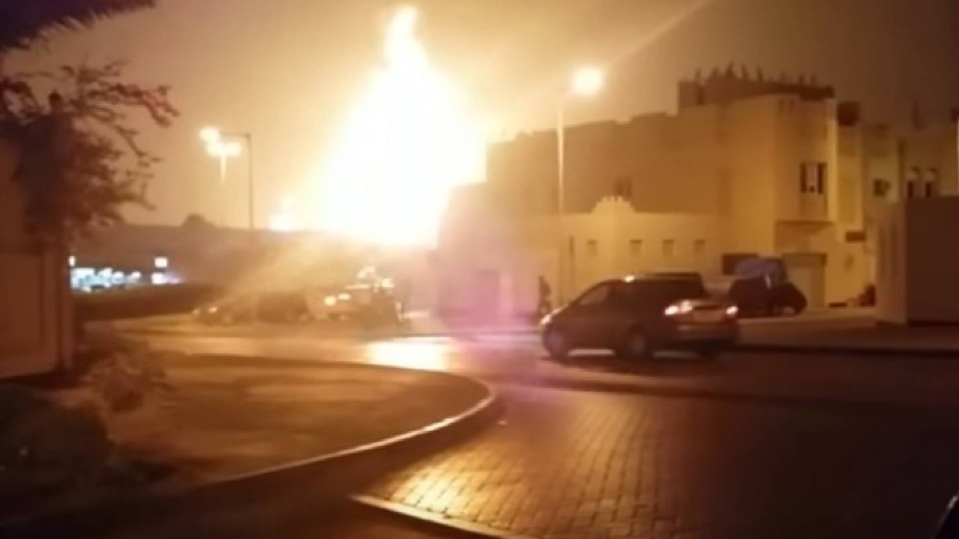 حريق انبوب نفط في البحرين 