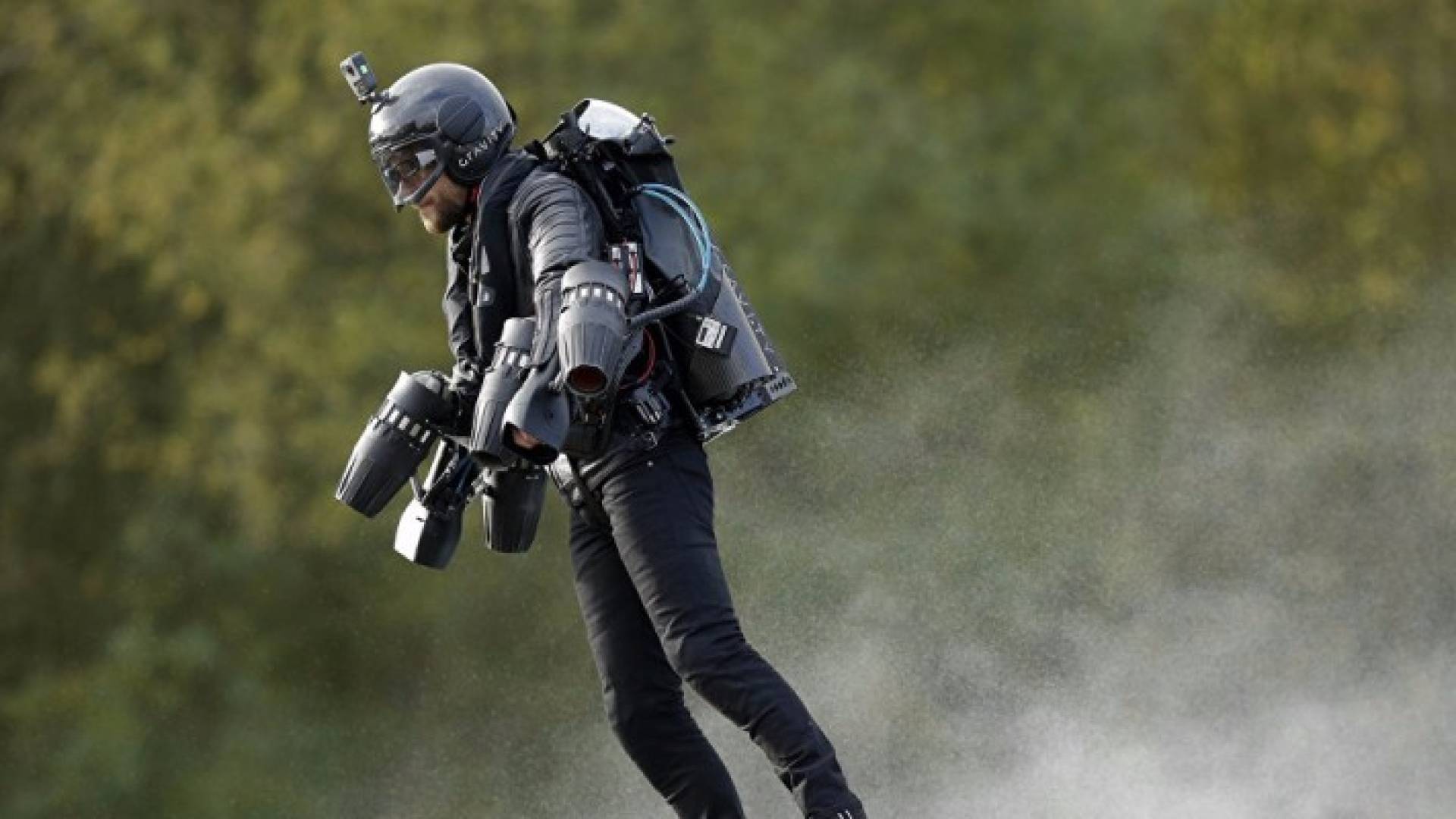 بريطاني يدخل موسوعة غينيس كأسرع "رجل حديدي" في العالم