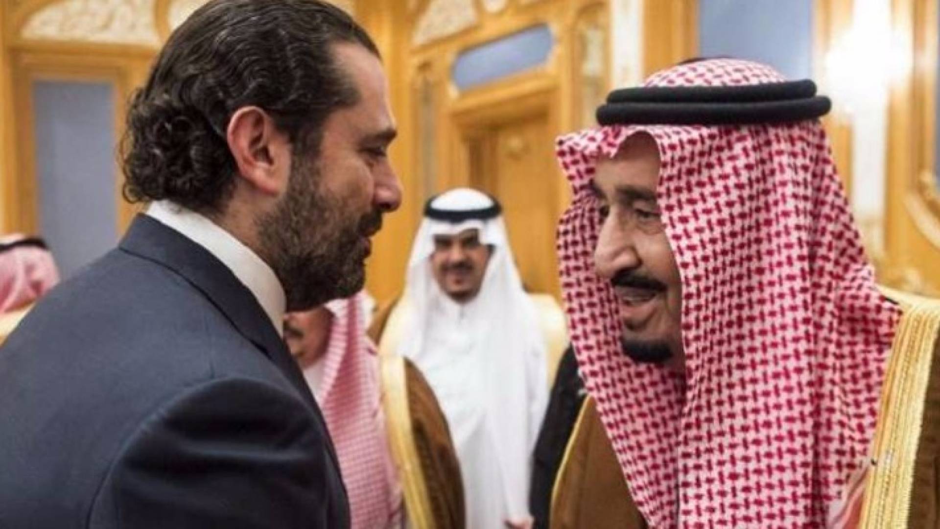 الحريري يظهر في مراسم استقبال الملك سلمان بالرياض