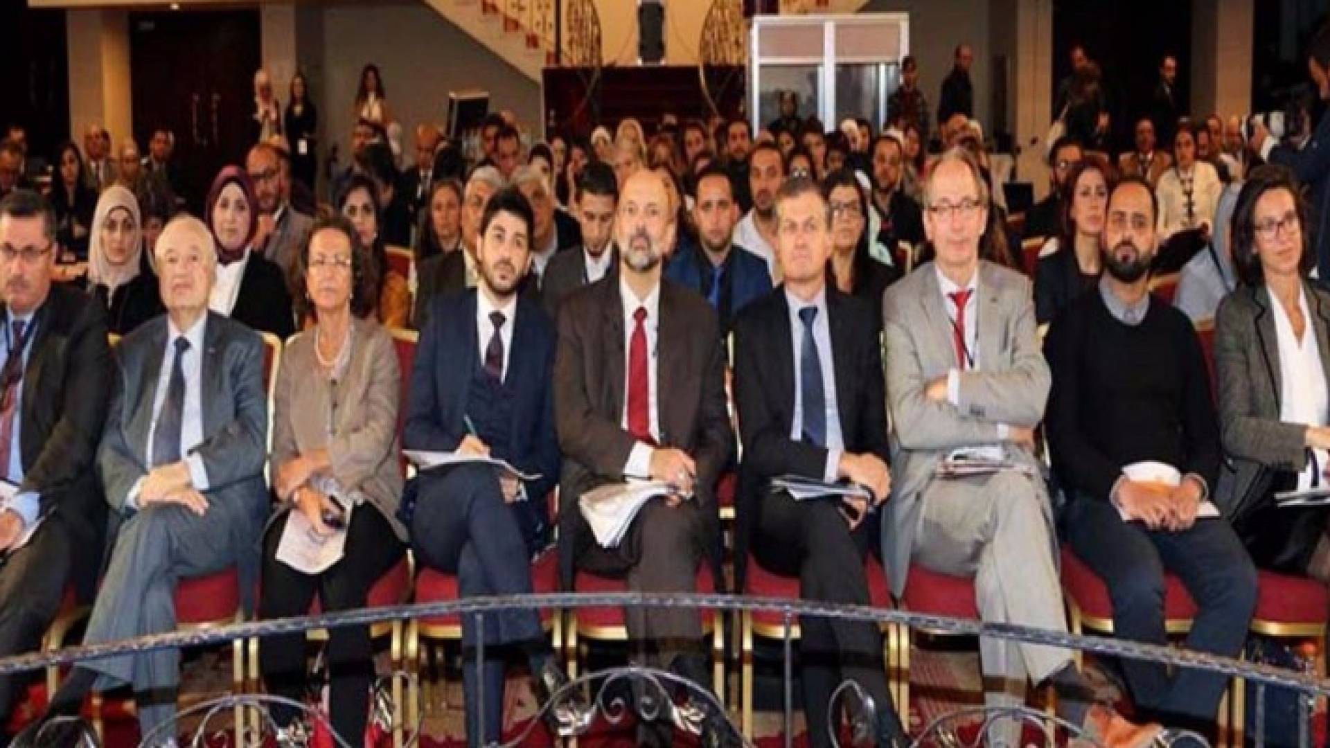 جانب من الندوة 