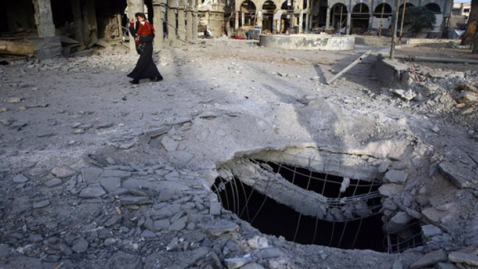 قصف مستودع مساعدات غذائية في دوما السورية