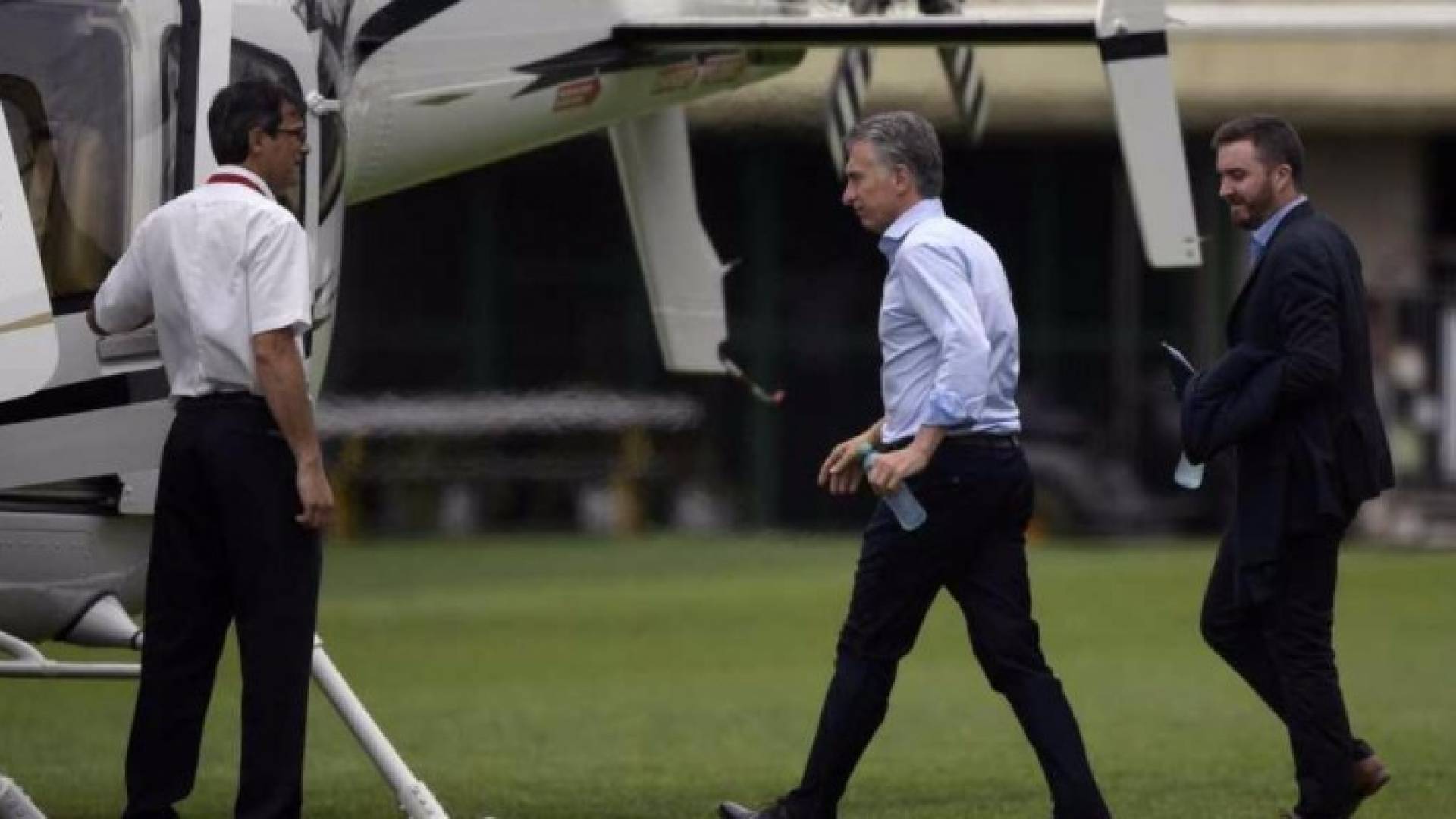 رئيس الأرجنتين لحظة صعود المروحية