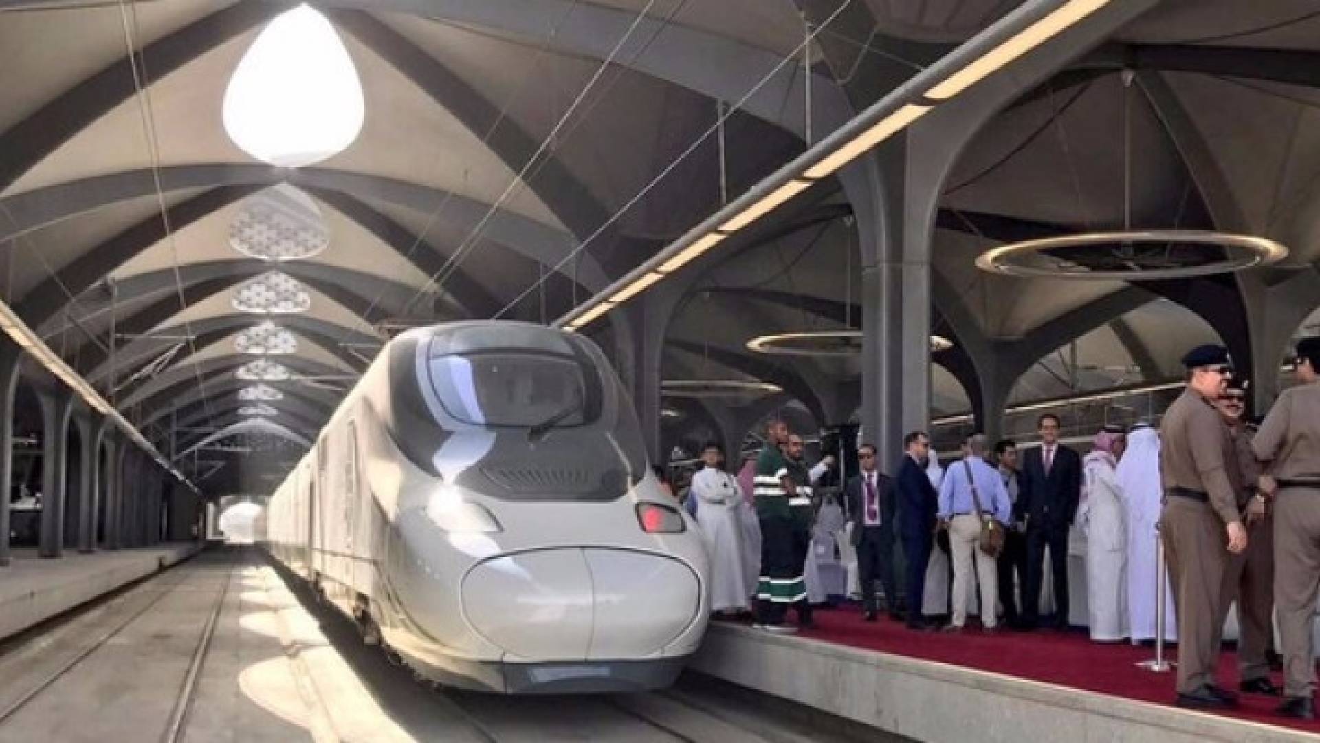 مكة تستقبل أول رحلة رسمية لقطار الحرمين