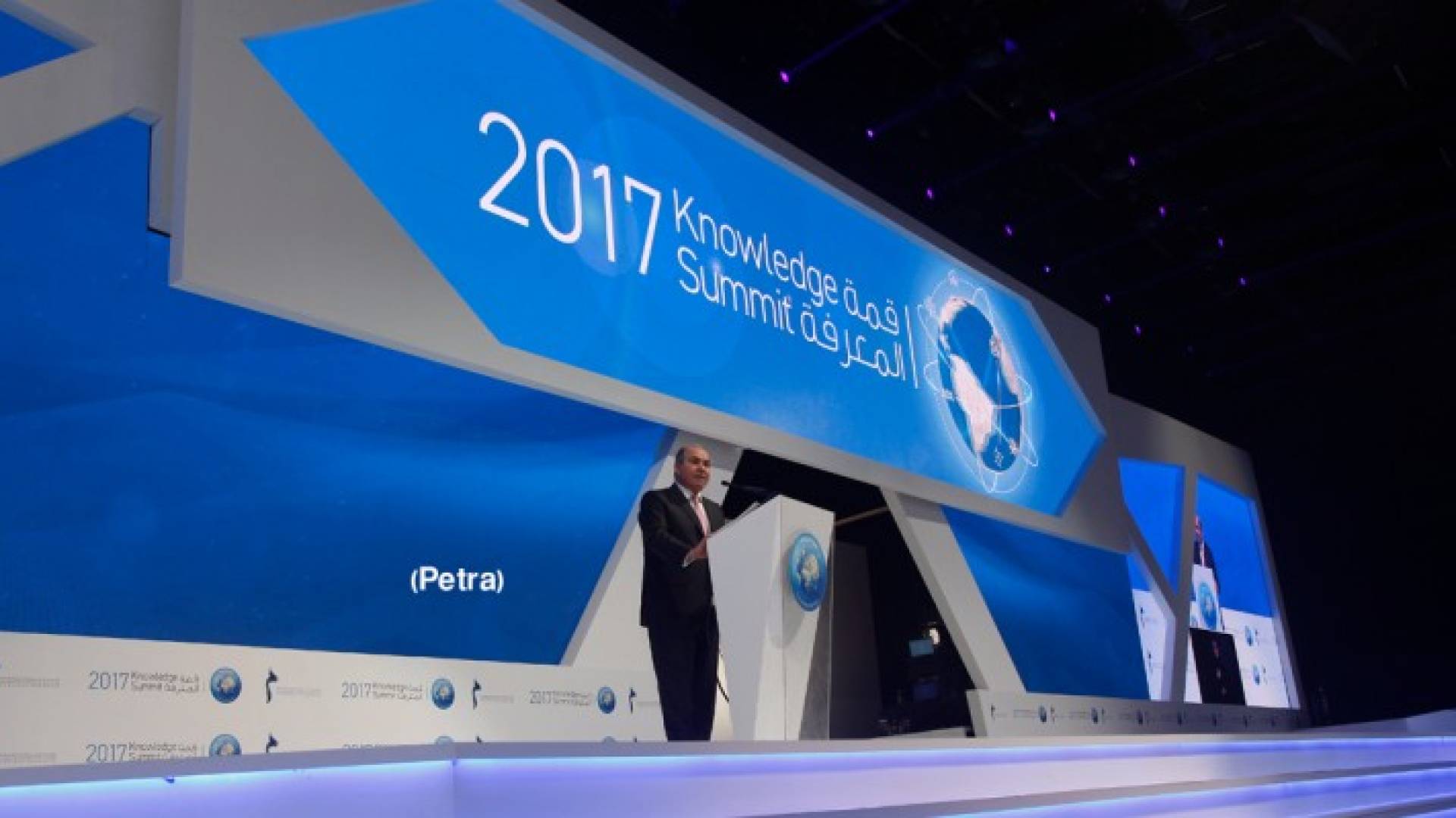 الملقي يشارك في قمة المعرفة 2017 بدبي