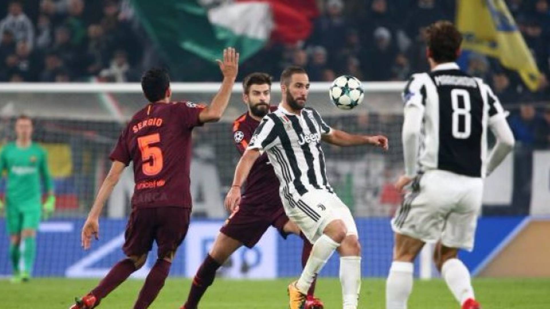 برشلونة يضمن الصدارة ويورط يوفنتوس في قمة سلبية