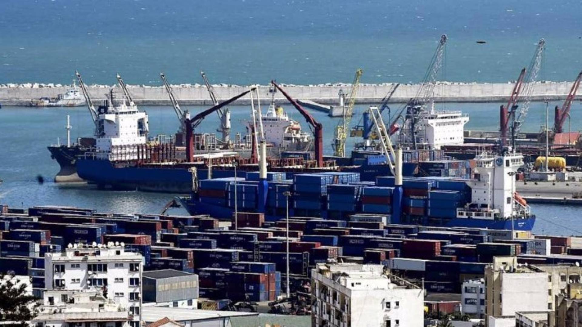 الجزائر تأمر بتسديد فوري لديون الشركات المحلية والأجنبية