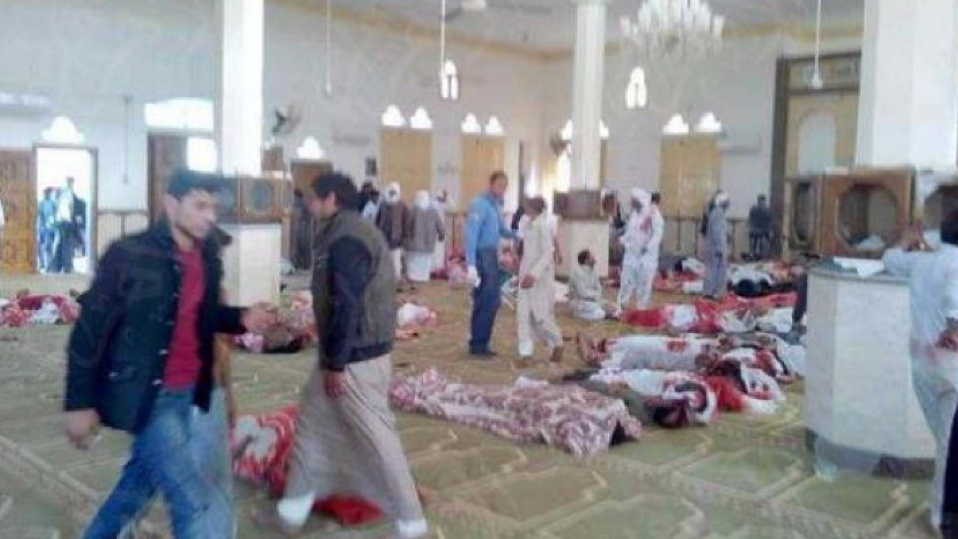 المسجد تابع لجماعة صوفية والصوفيون باتوا هدفا لما يعرف بولاية سيناء الموالي لـ"داعش" الارهابي منذ سنوات