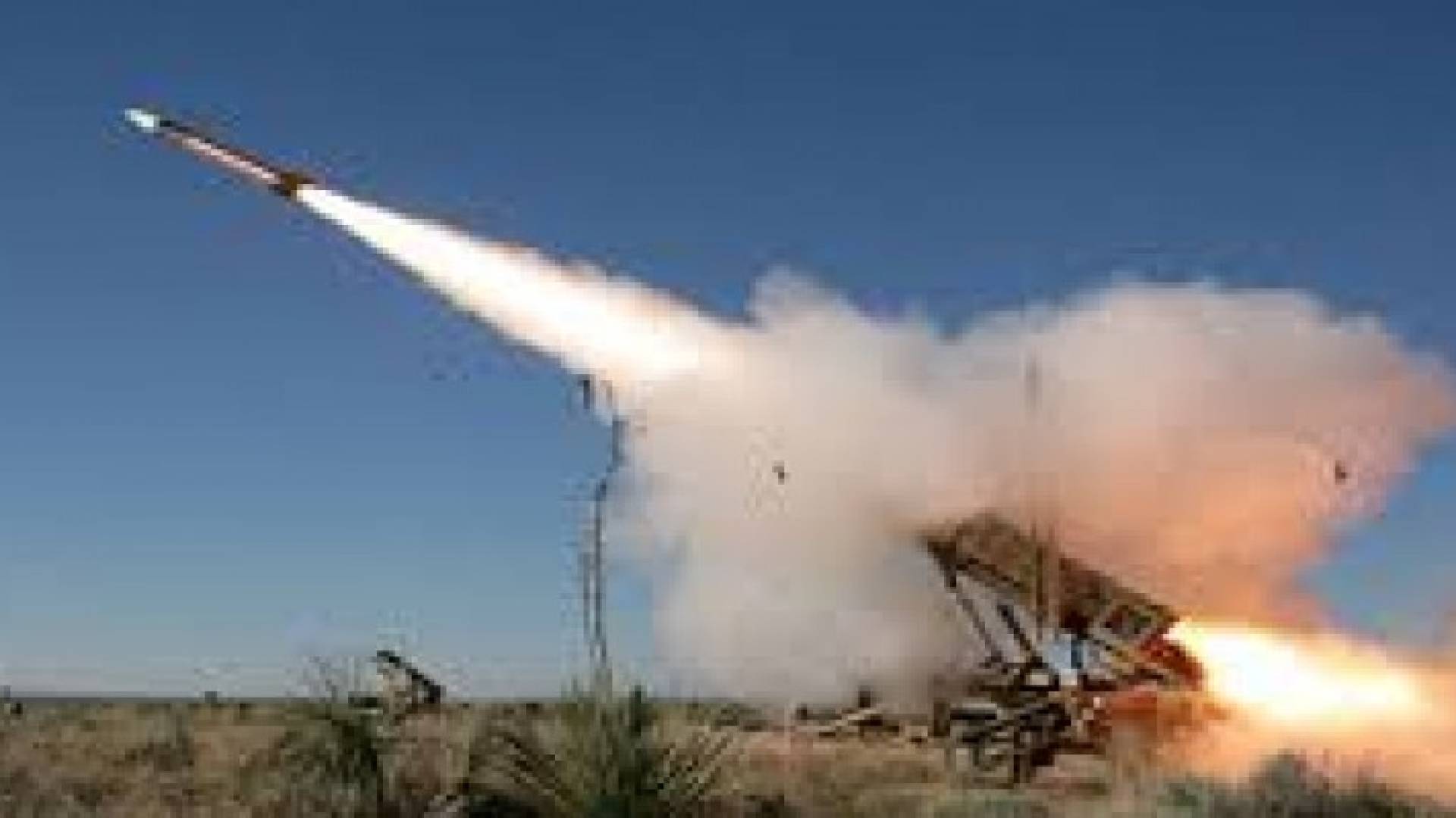 أدان البيان بشدة الهجوم الصاروخي على الرياض