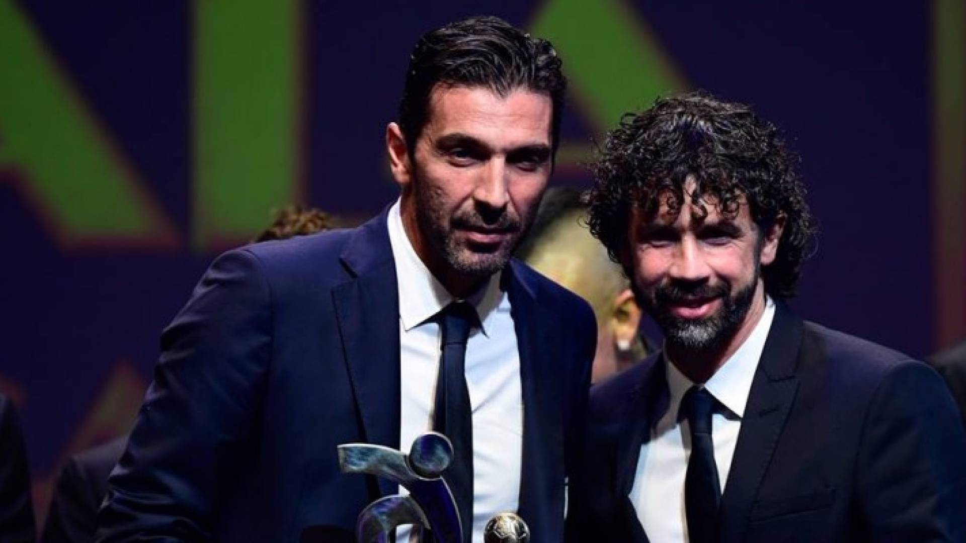 بوفون أفضل لاعب في إيطاليا 