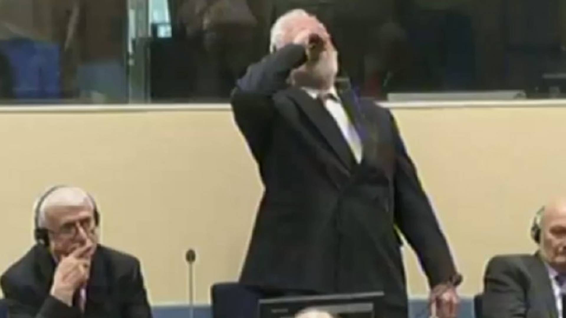 وفي القائد العسكري السابق لكروات البوسنة سولوبودان برالياك الأربعاء بعد تجرعه السم