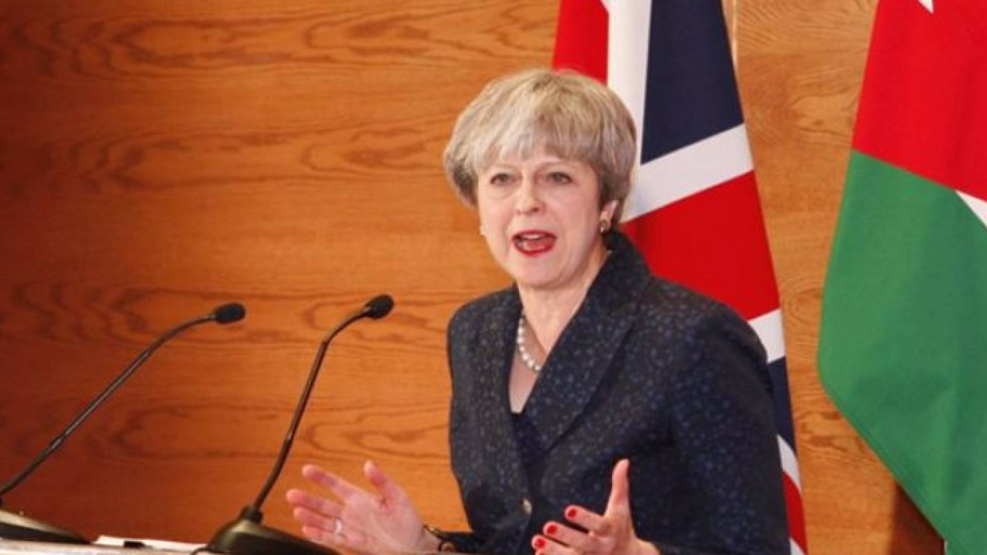 تيريزا ماي تشيد بجهود الملك بالتصدي للارهاب