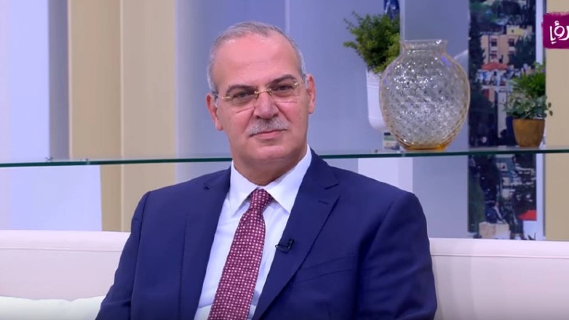 الددكتور عوني المشربش - استشاري جراحه دماغ وأعصاب وعمود فقري 