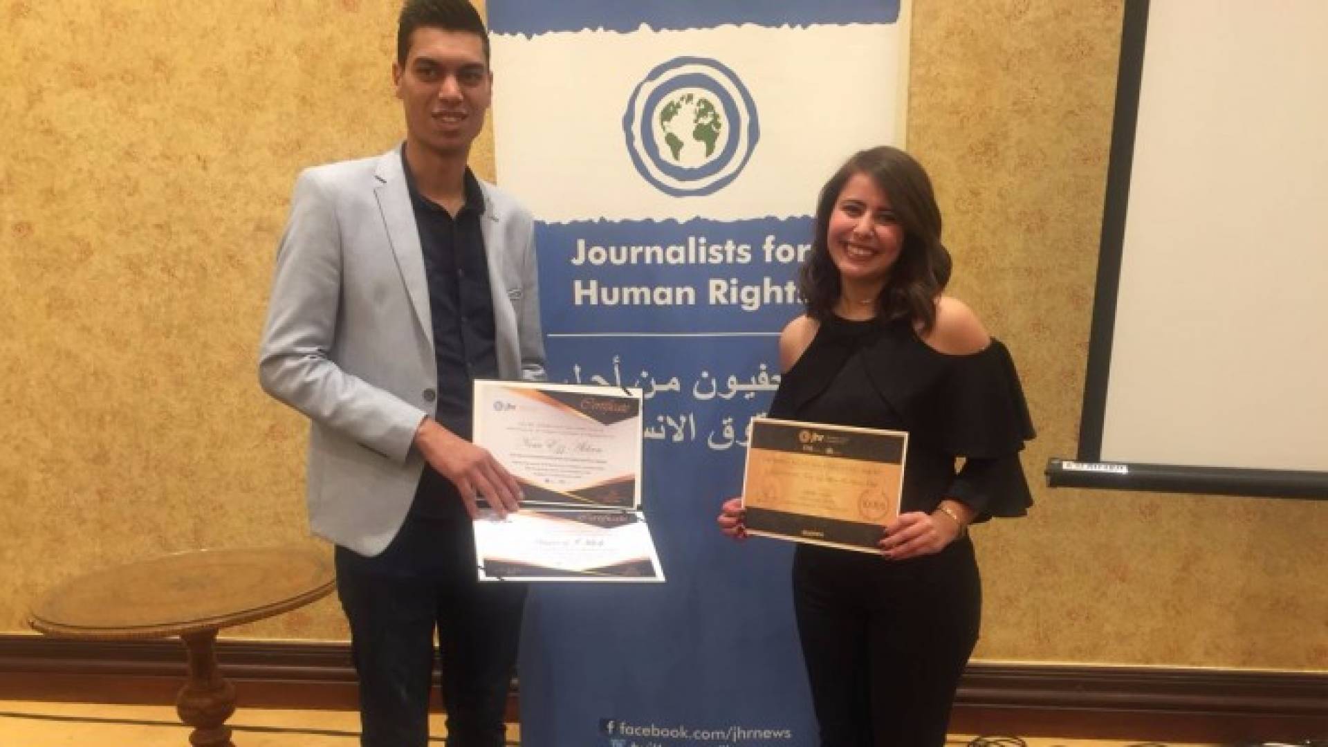 الزميلان امين سليم ونور عز الدين يحصلان على جائزة أفضل تقرير صحفي لعام ٢٠١٧