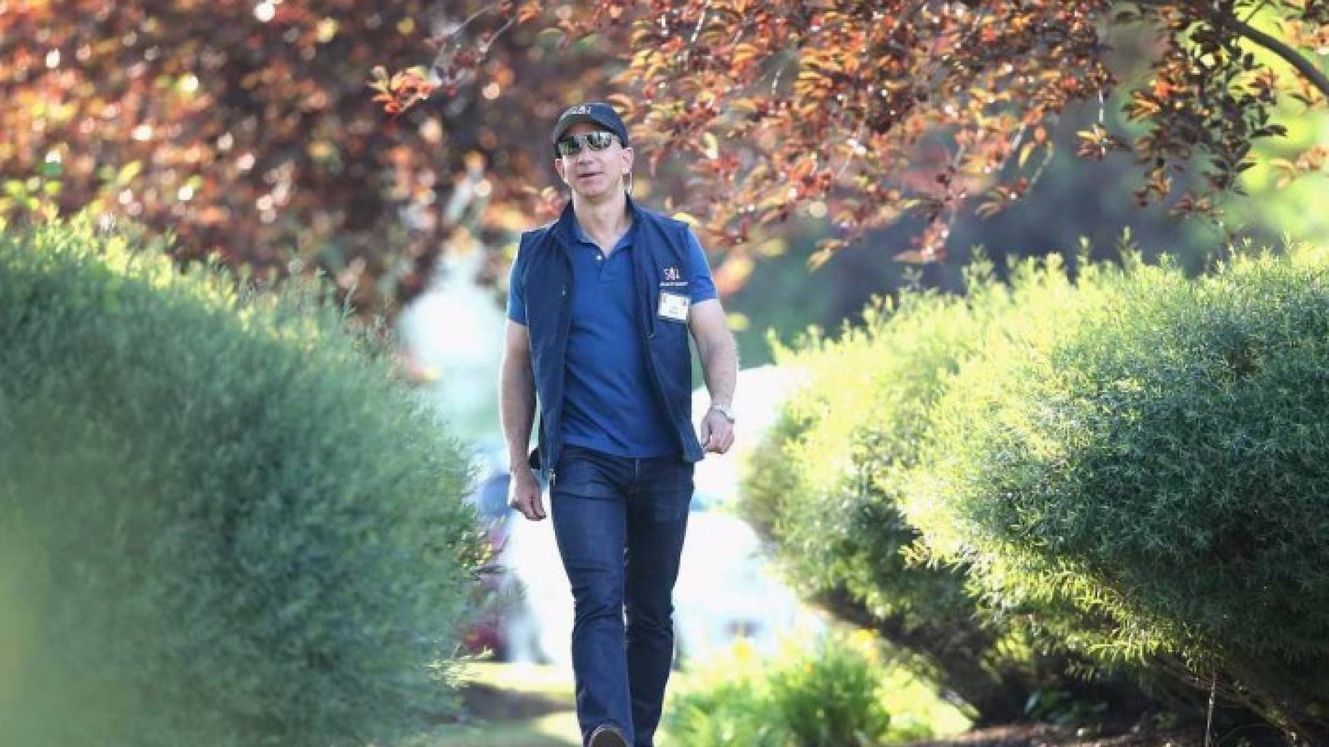 جيف بيزوس - صاحب المركز الأول