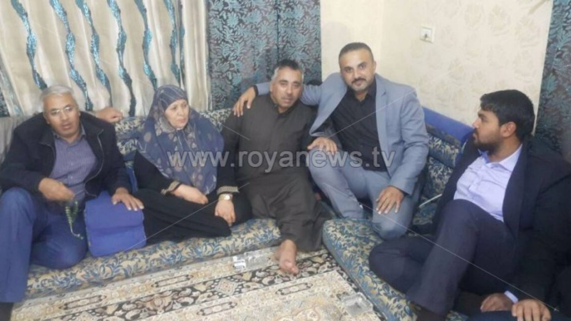 لقاء المواطن الأردني المحرر من جنوب سوريا على يد القوات المسلحة بعائلته في إربد 