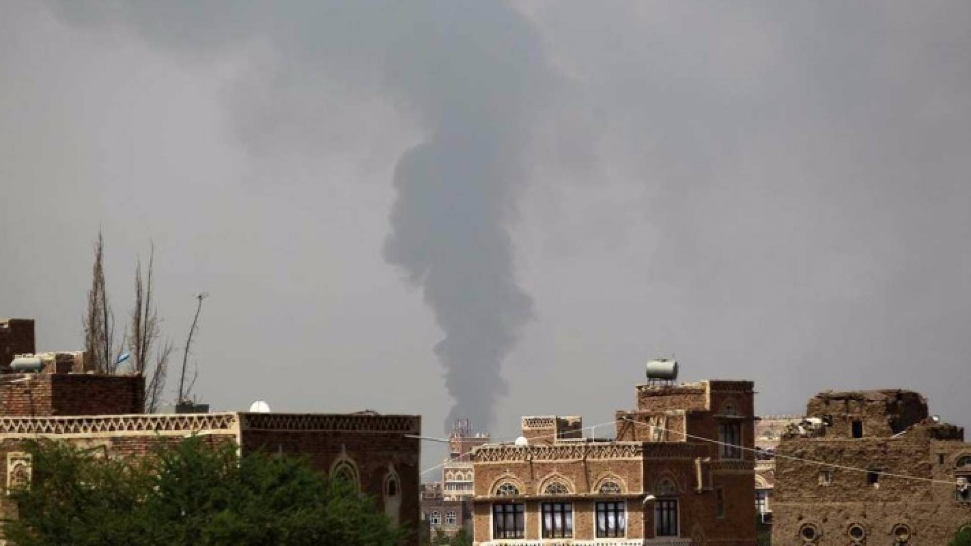 مقاتلات التحالف شنت غارات على القصر الجمهوري بصنعاء