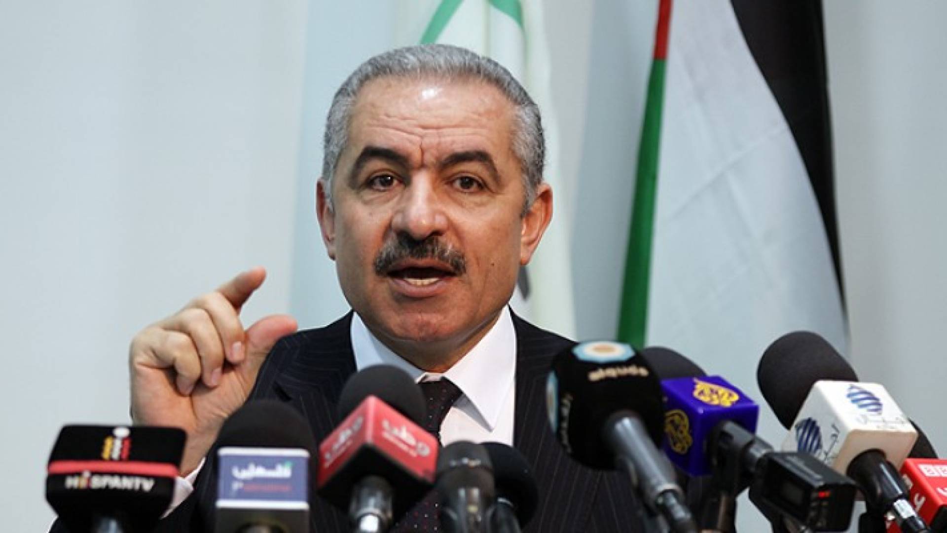 عضو اللجنة المركزية لحركة فتح محمد اشتية