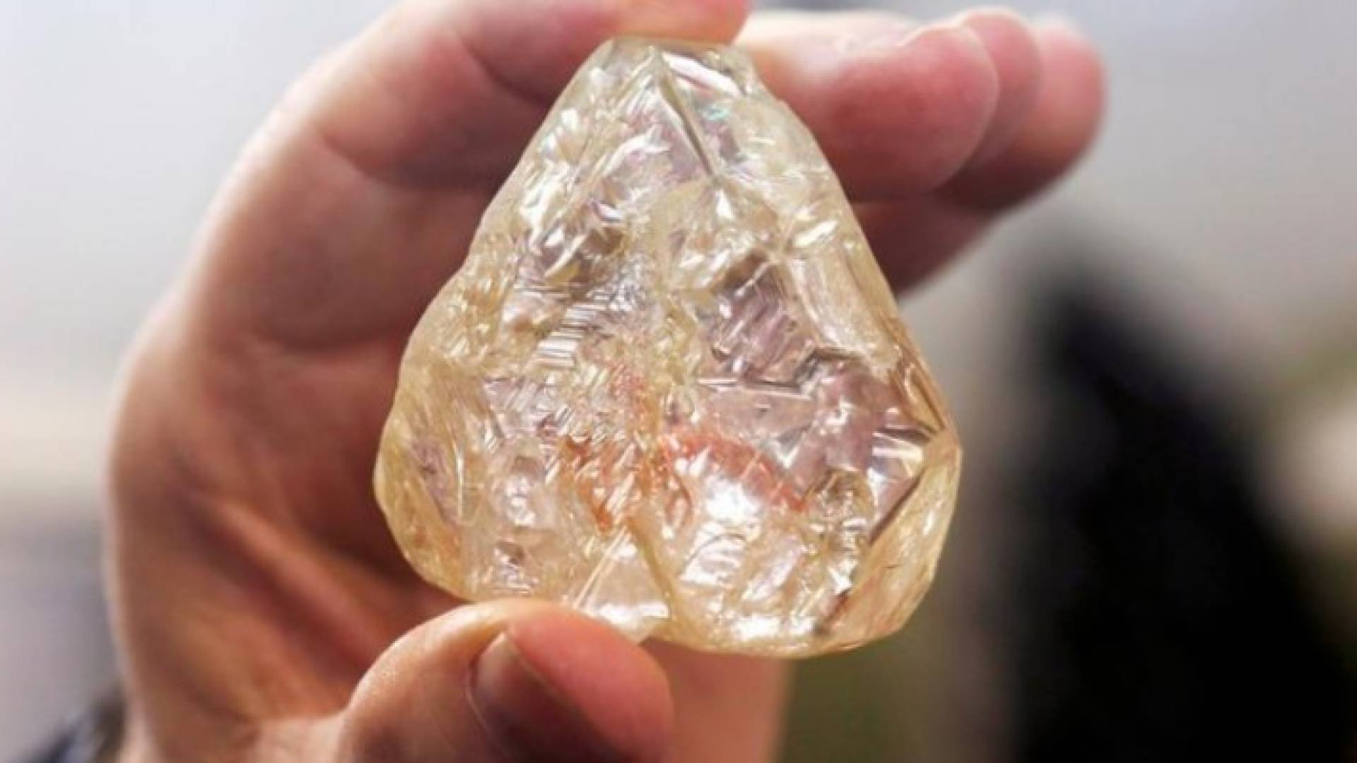 سيراليون تبيع "ألماسة السلام" مقابل 6.5 مليون دولار في مزاد