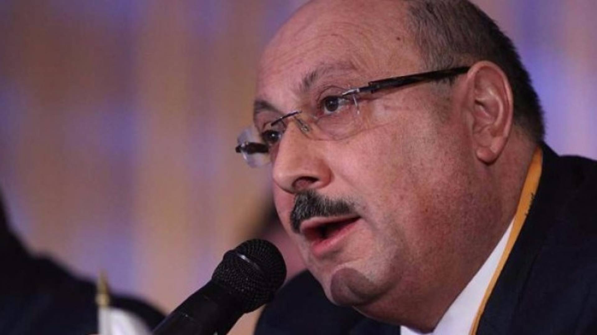 السفير الفلسطيني في بريطانيا مانويل حساسيان 