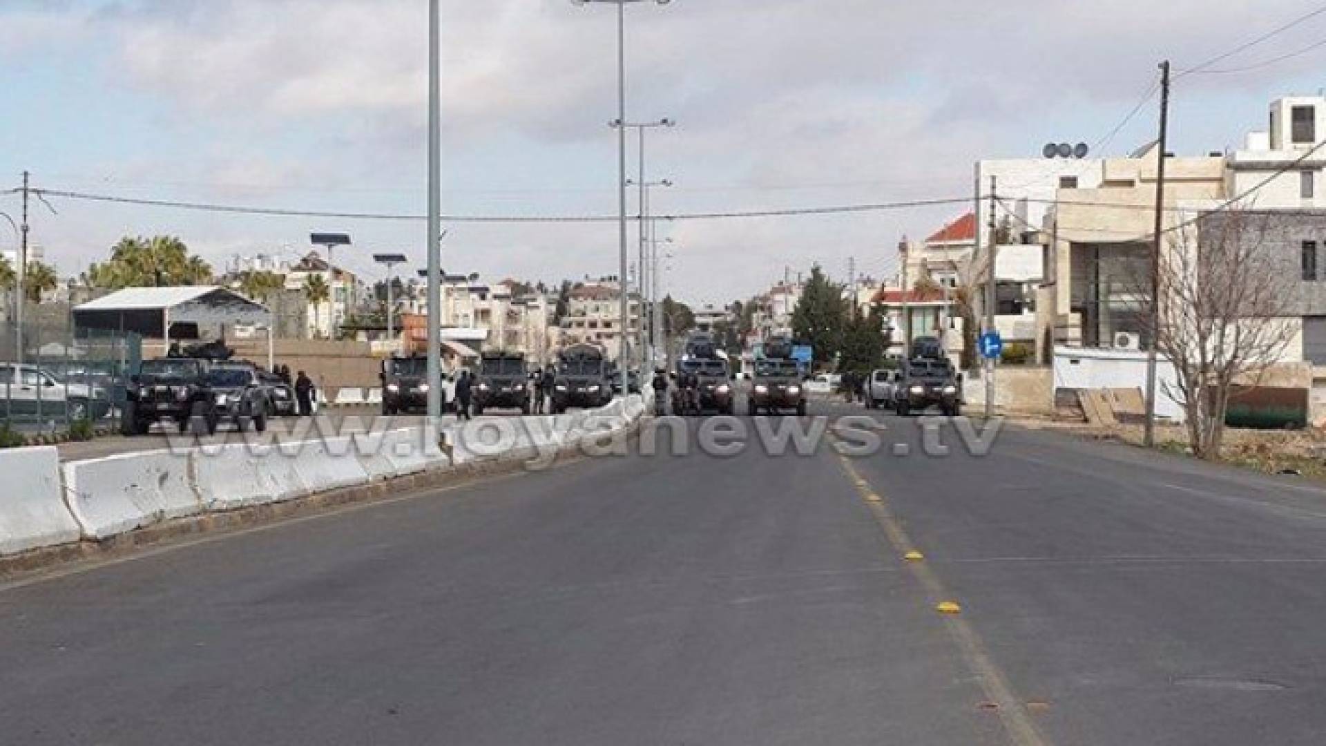 صور من امام السفارة الأمريكية