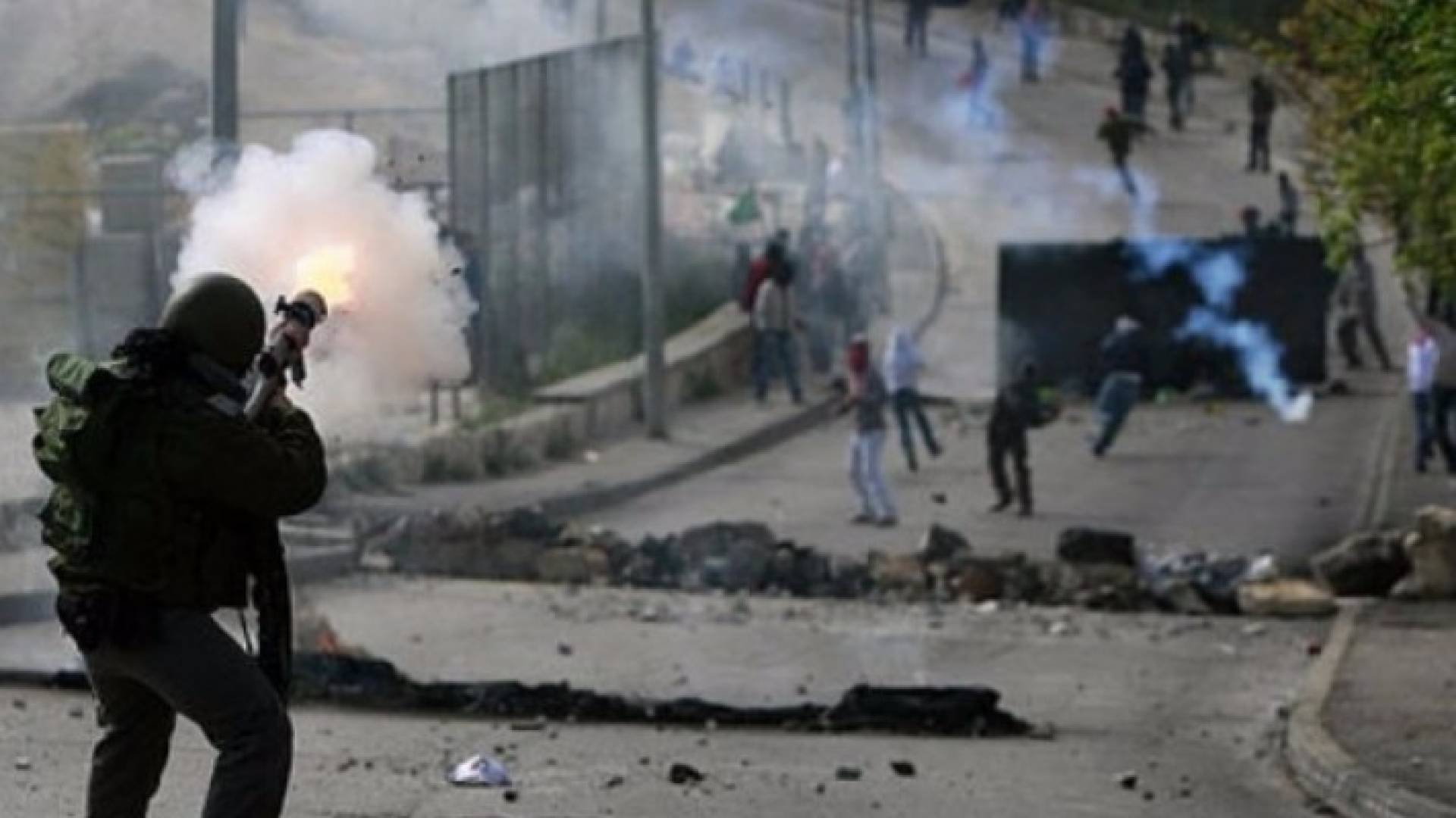 إصابة عشرات الفلسطينيين خلال مواجهات مع الاحتلال في الضفة