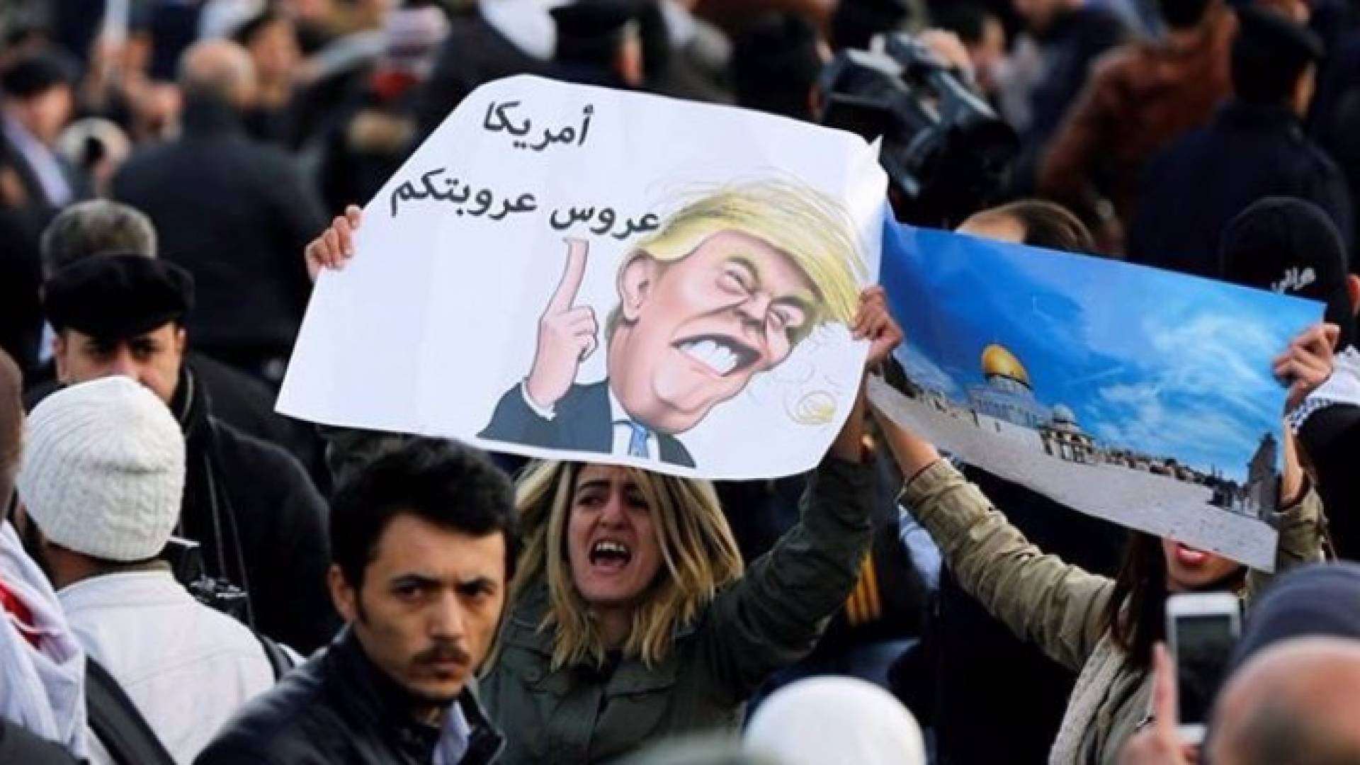 ارشيف من أمام السفارة