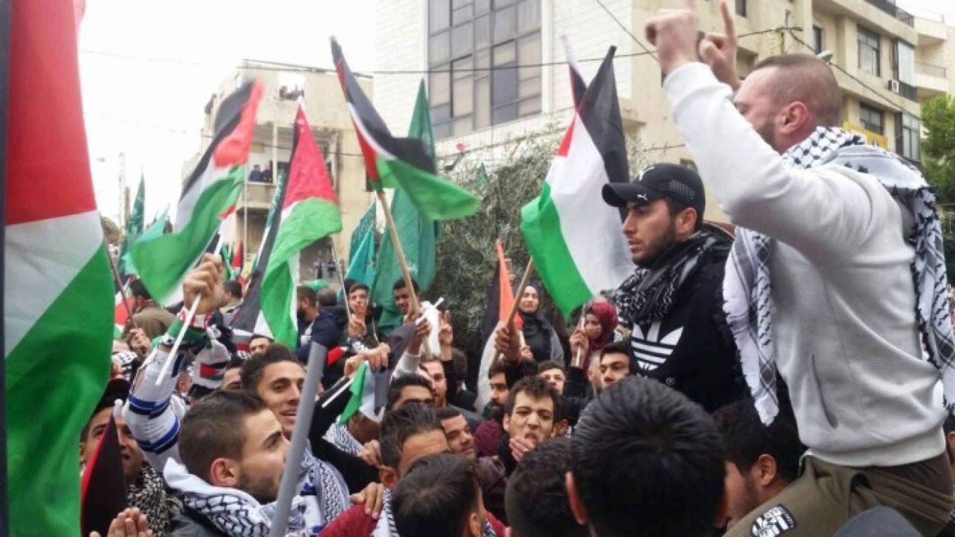 جانب من اعتصام اللبناني قرب السفارة الأمريكية 