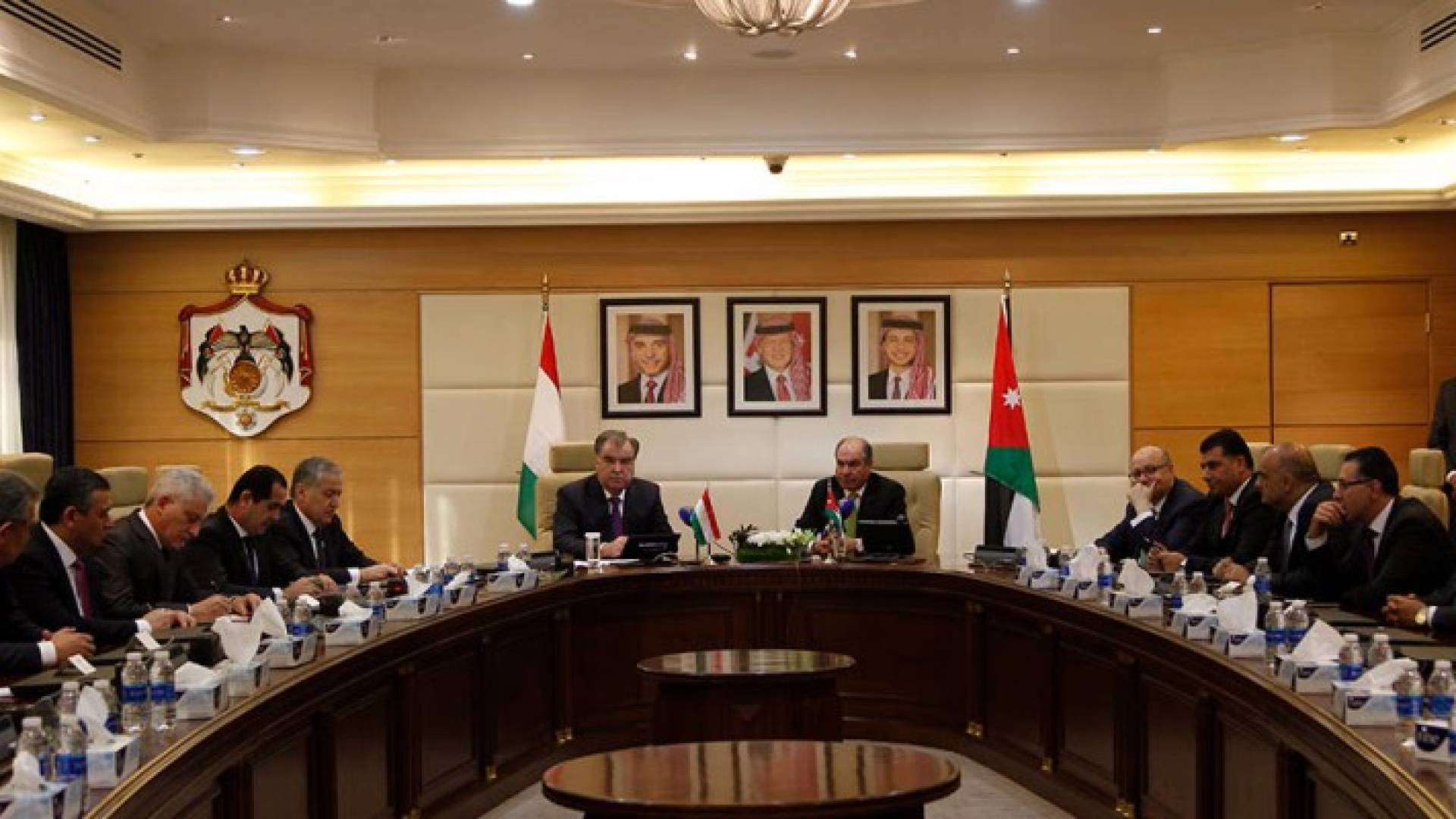 مباحثاث بين رئيس الوزراء الاردني ورئيس جمهورية طاجيكستان