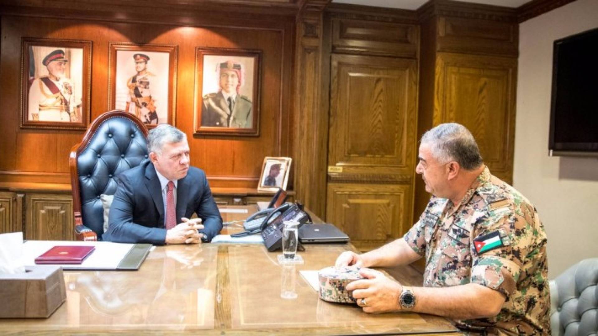 الملك يزور القيادة العامة للقوات المسلحة الأردنية 