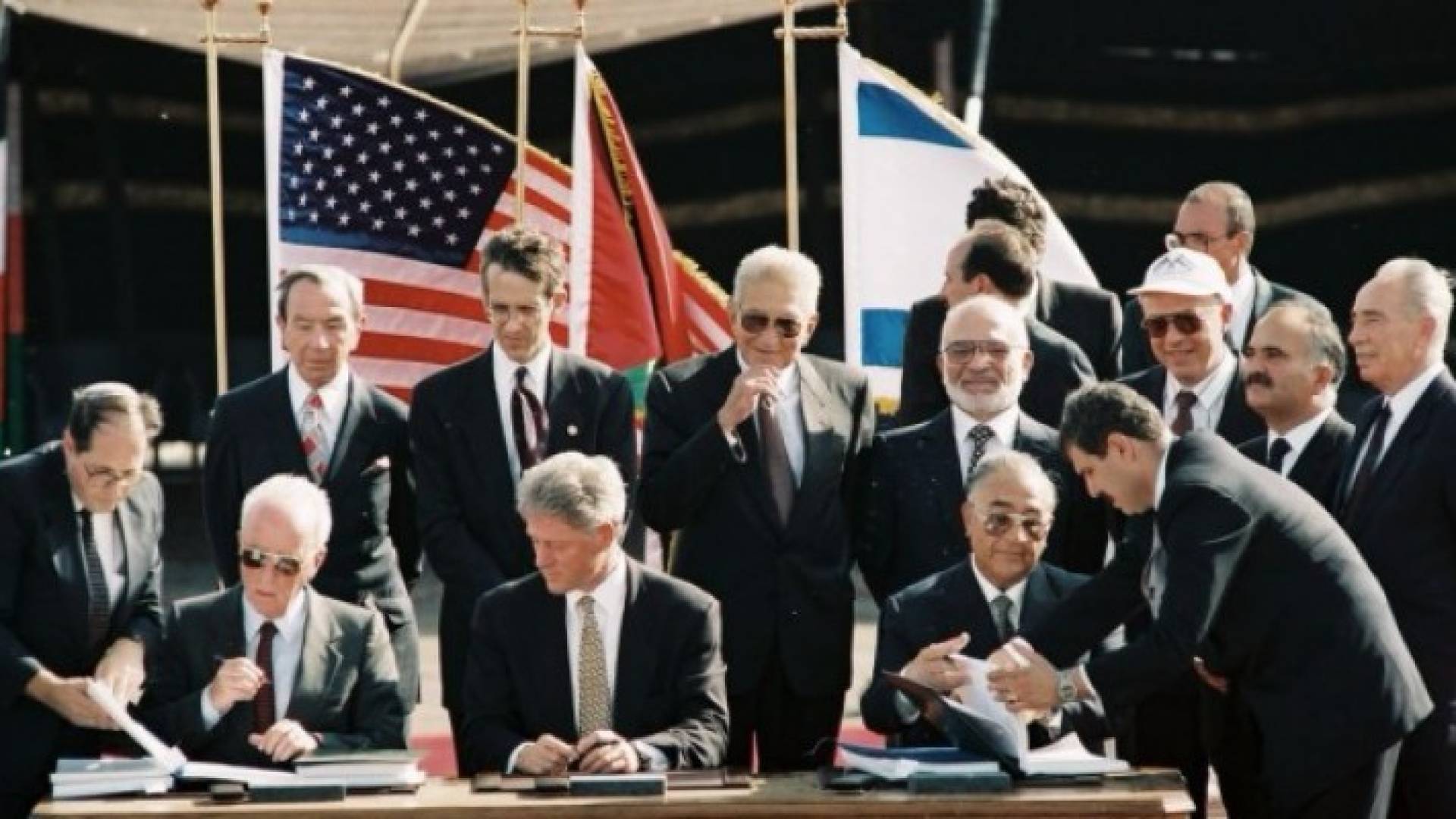 لحظة توقيع معاهدة السلام - وادي عربة 