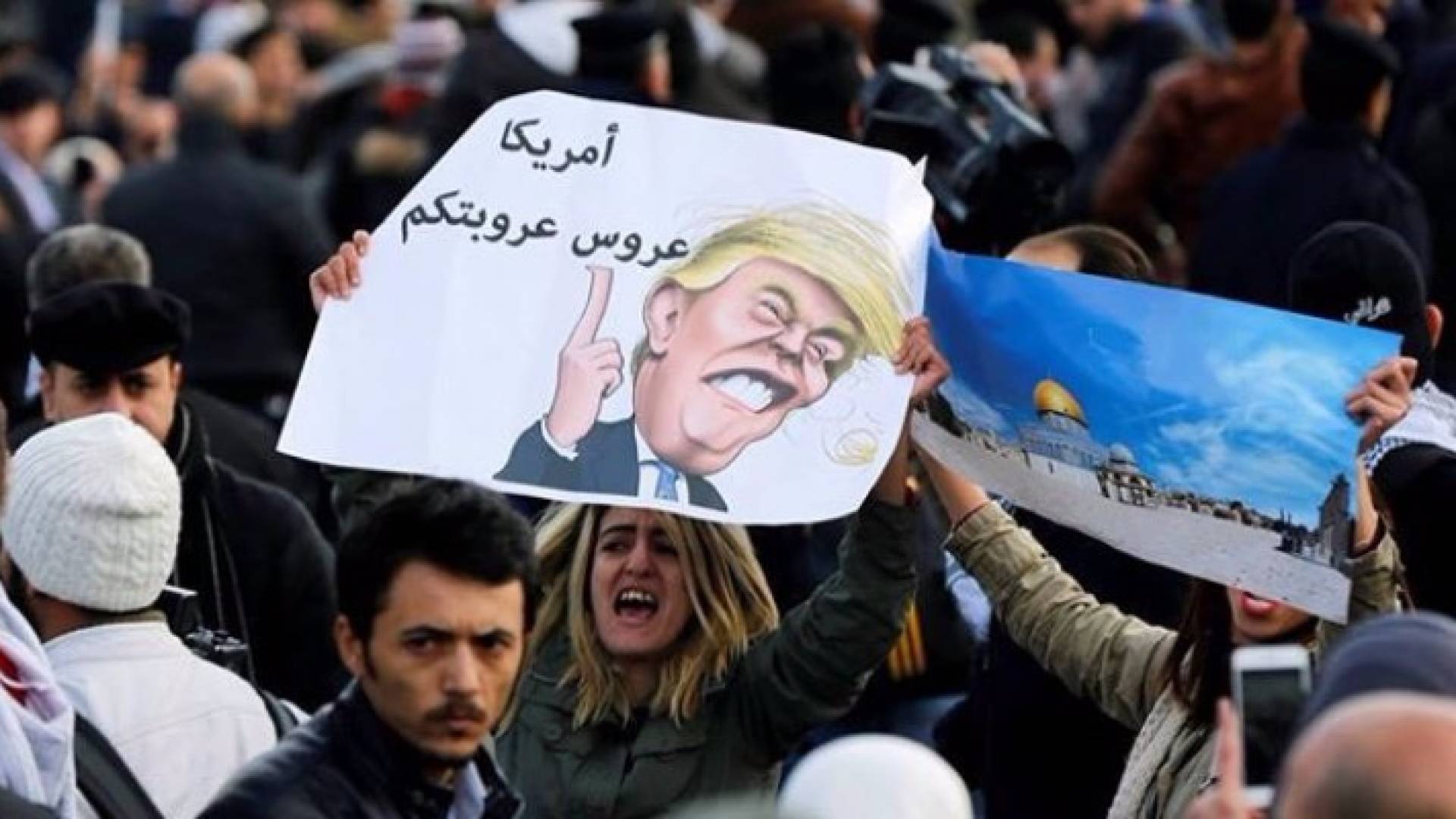 من الاعتصامات أمام السفارة الأمريكية في عمان 