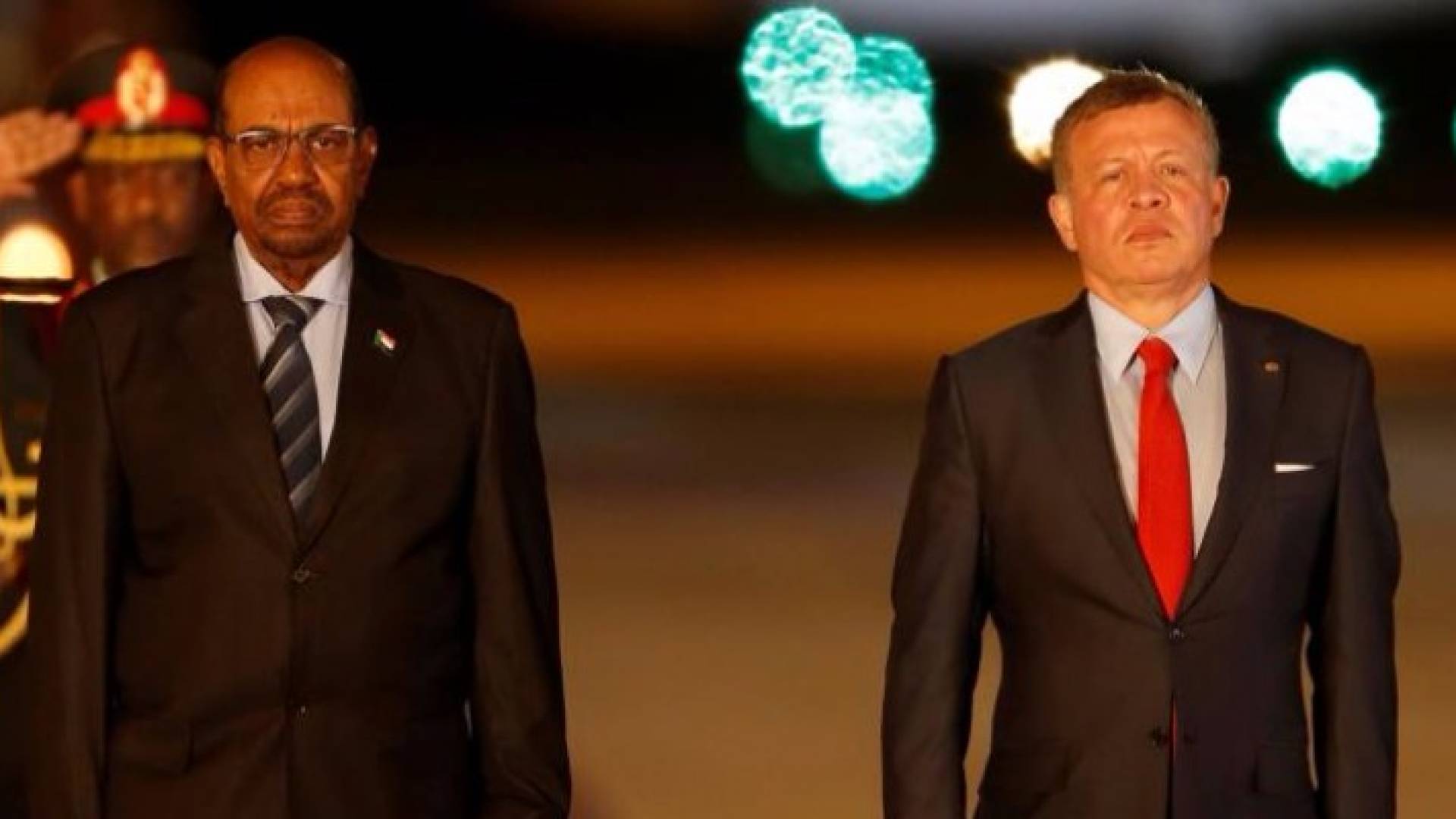 الملك يستقبل البشير في القمة العربية التي عقدت في آذار الماضي