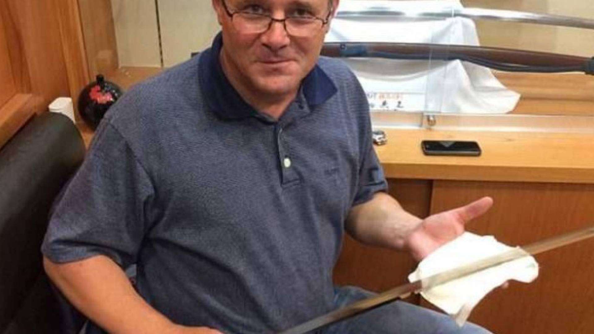 الخبير بسيوف الساموراي ألون جونز