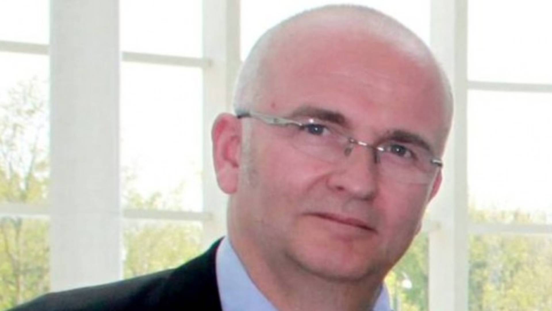  الجراح البريطاني سيمون برمهال