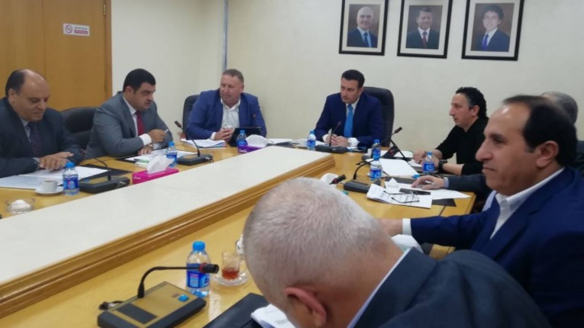 من الاجتماع