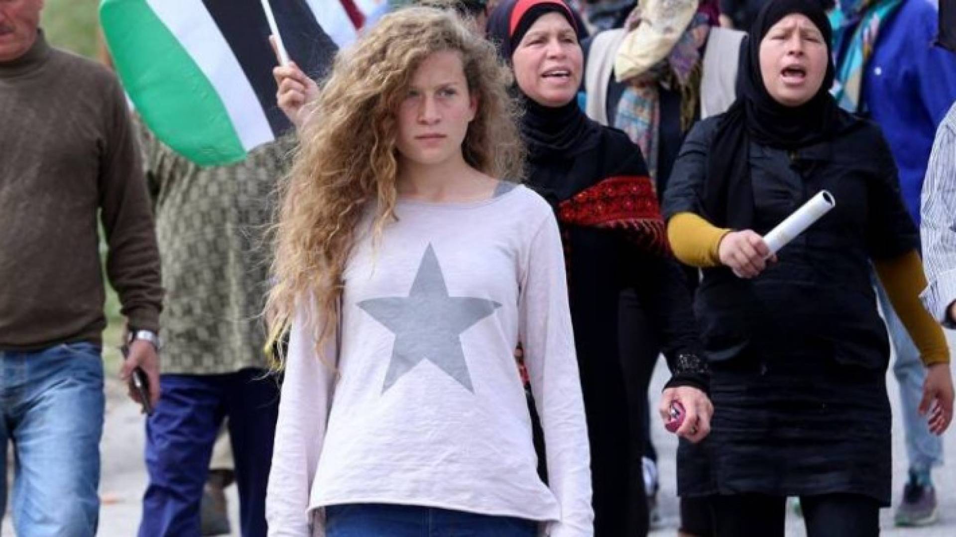 جنود الاحتلال صادروا أجهزة محمولة وحواسيب من منزل التميمي