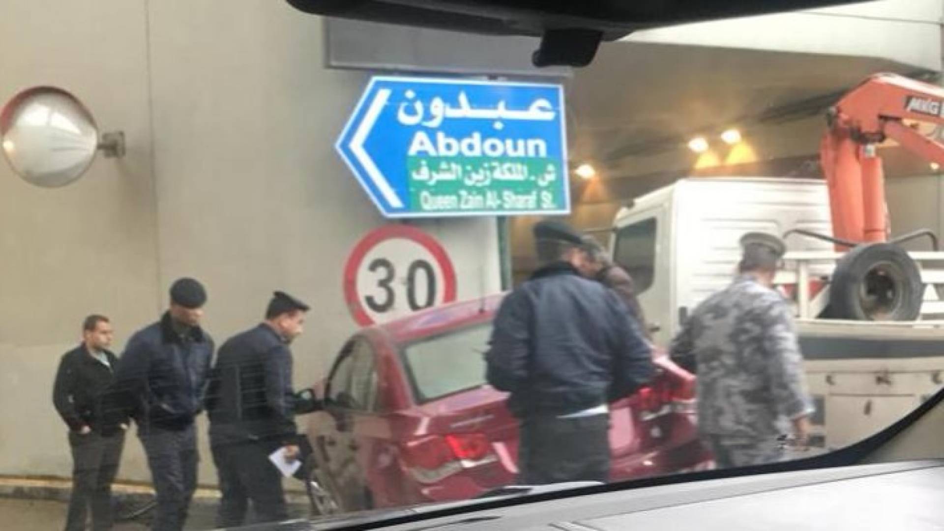 اصابتان بتدهور مركبة في عمان