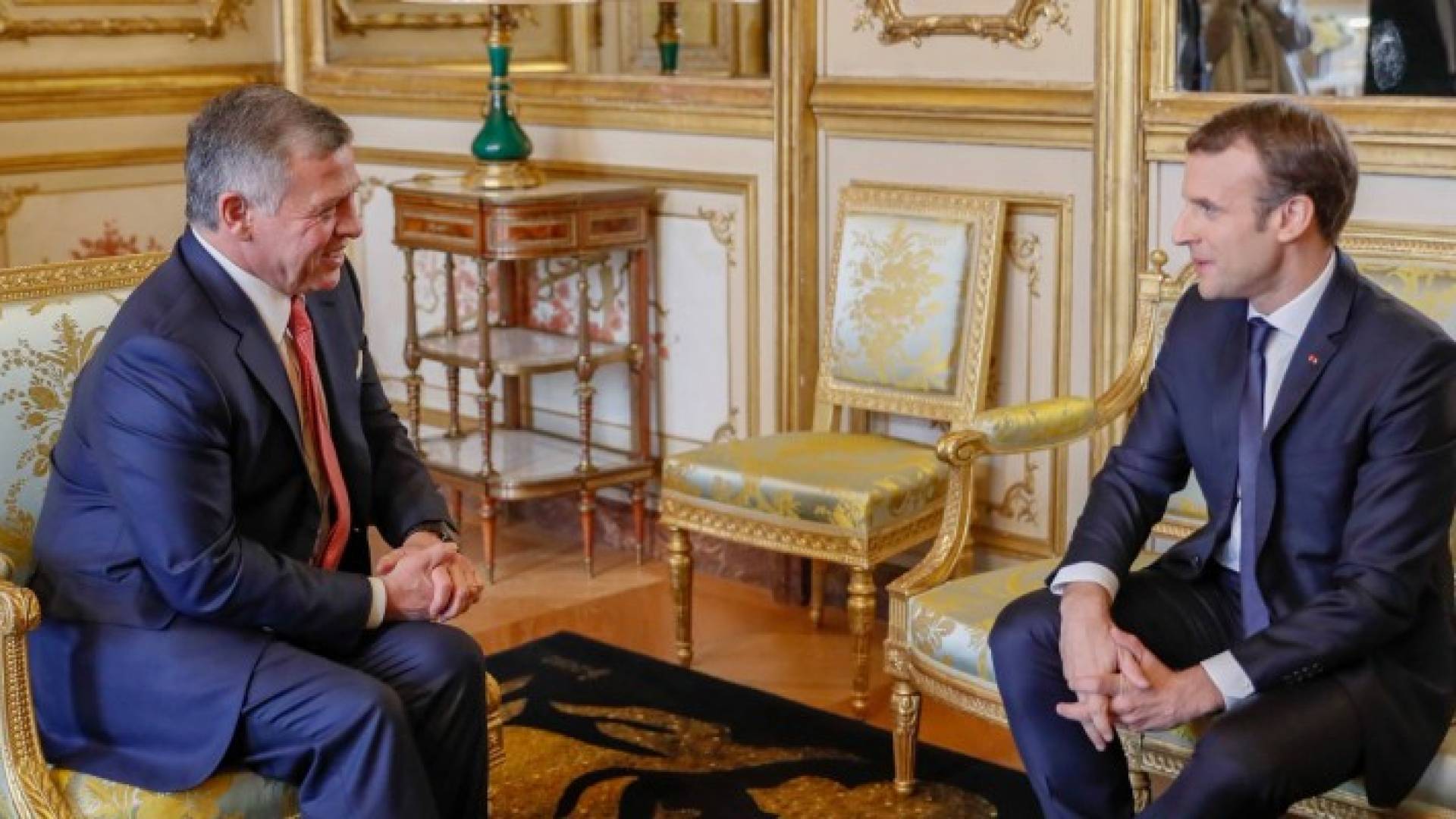 الملك يجري مباحثات مع الرئيس الفرنسي في باريس