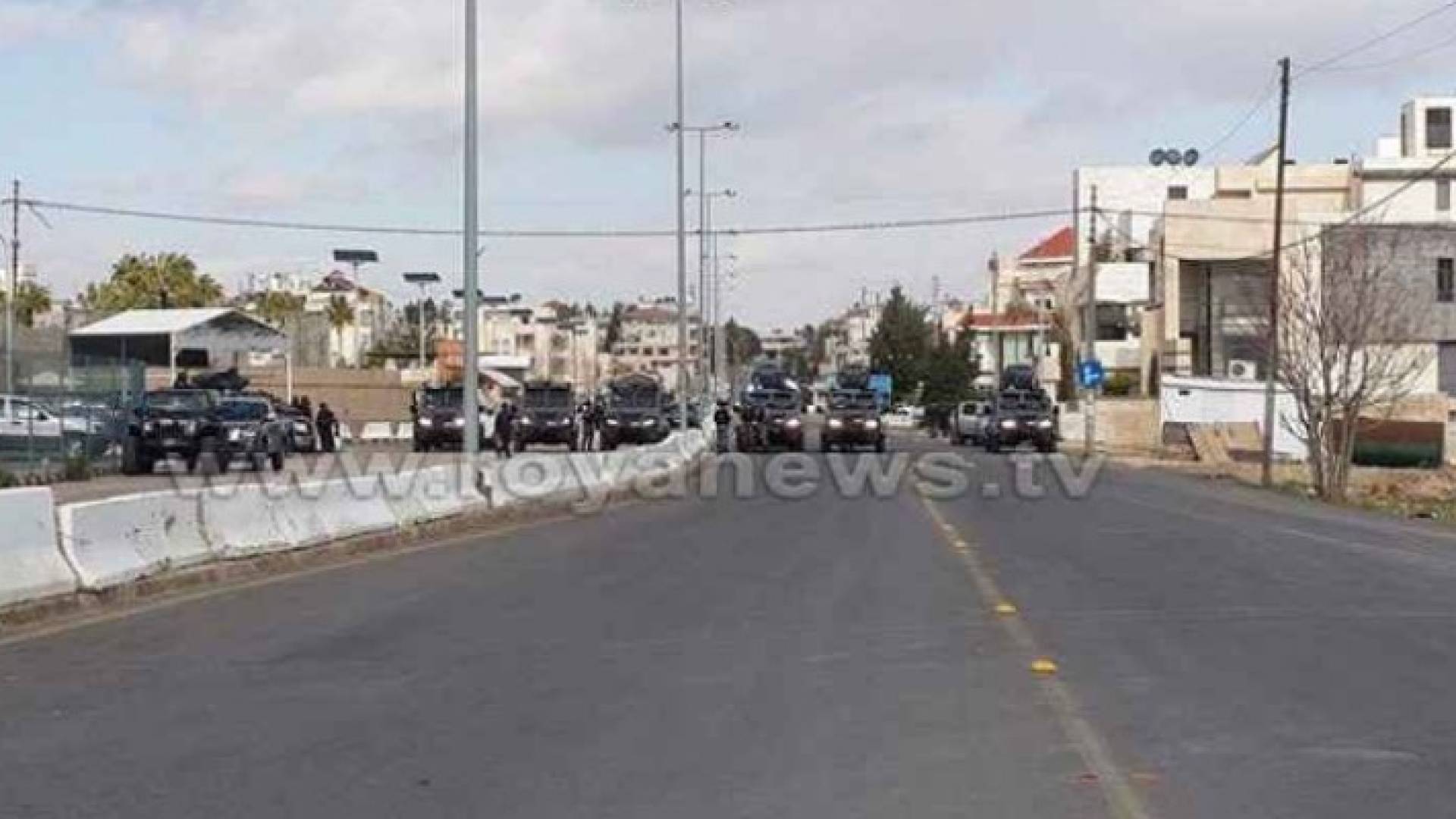 صور من امام السفارة الأمريكية