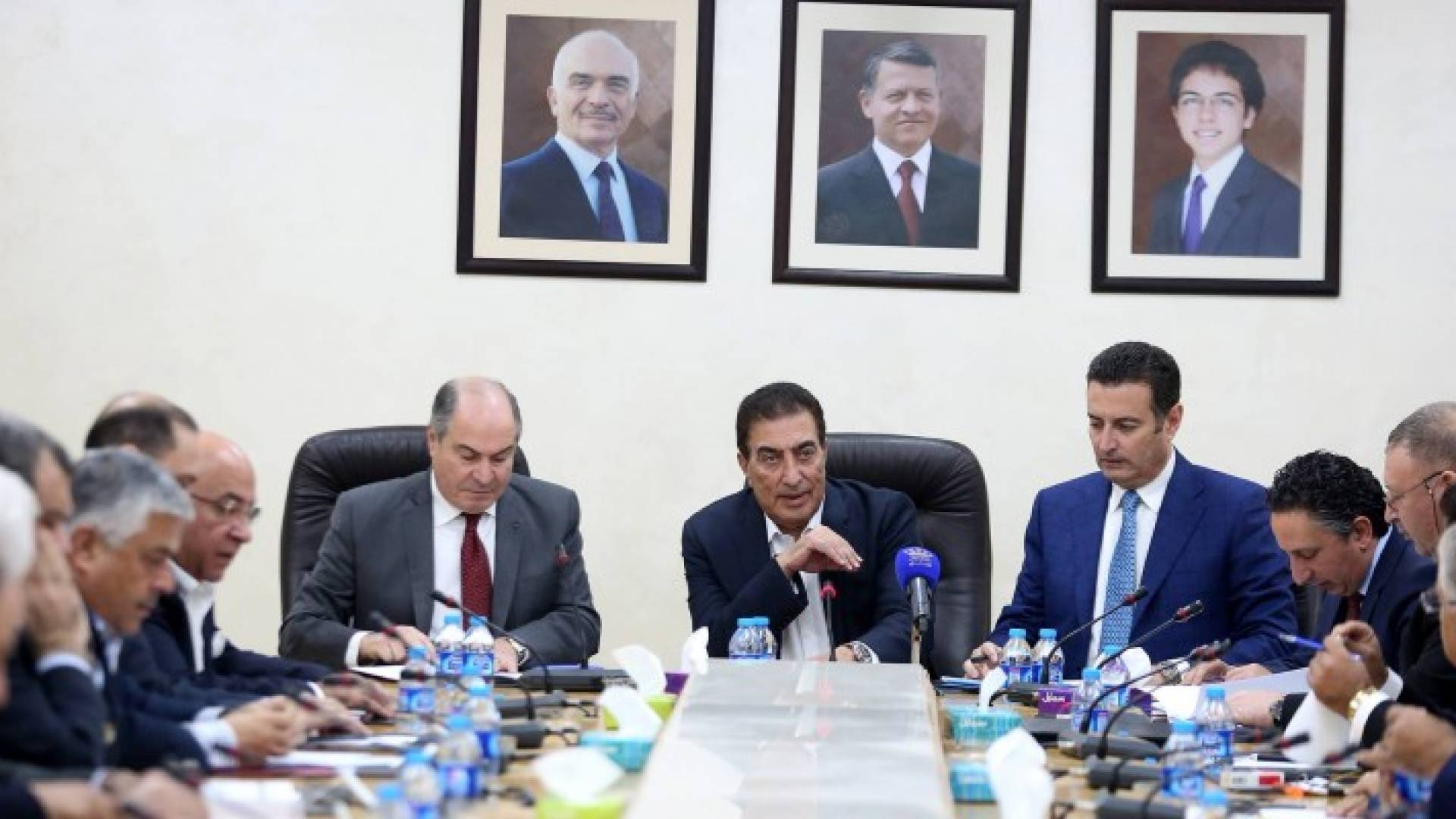 اجتماع اللجنة المالية النيابية مع الحكومة