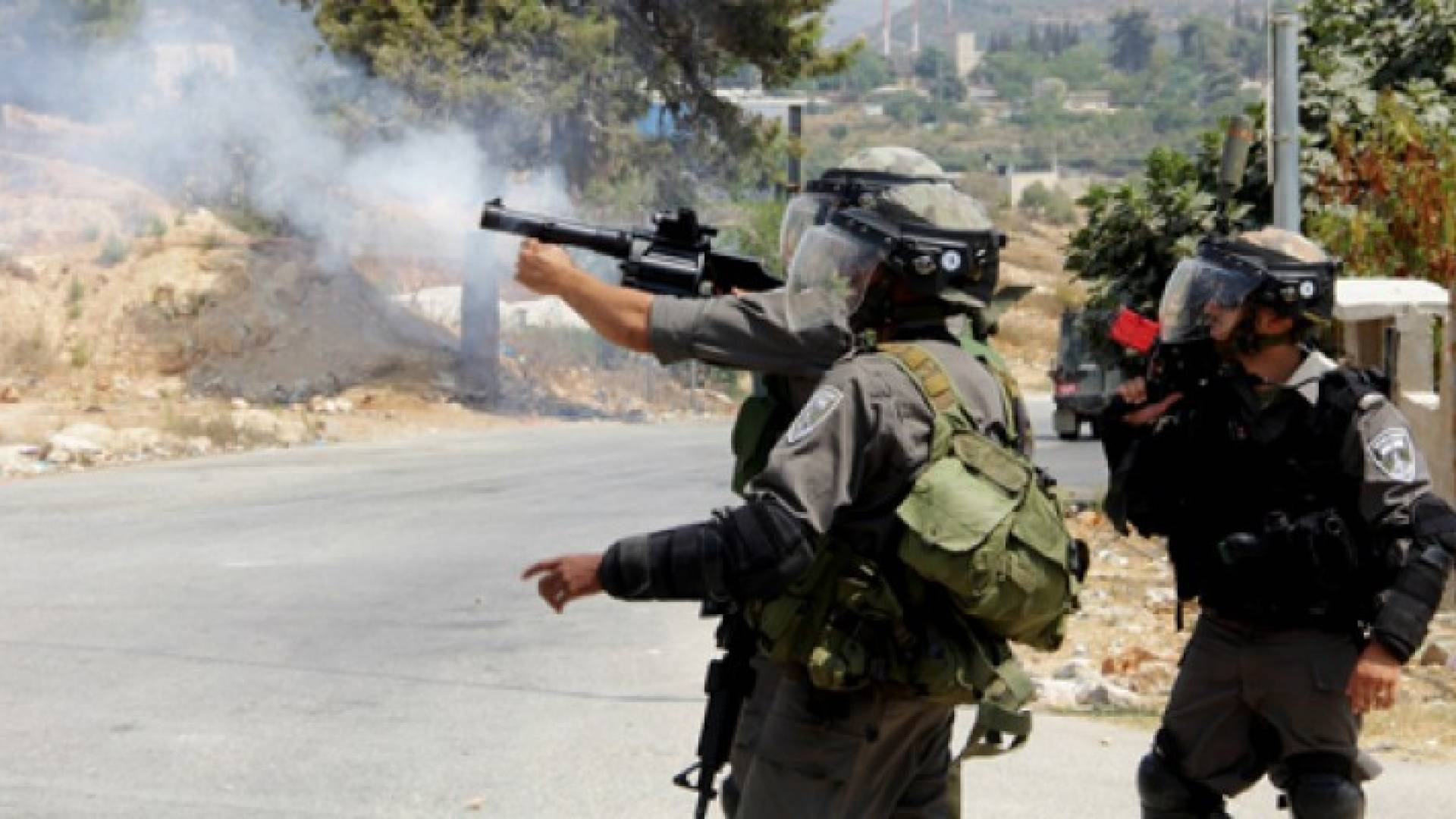 الاحتلال يقمع مسيرة سلمية غرب طولكرم