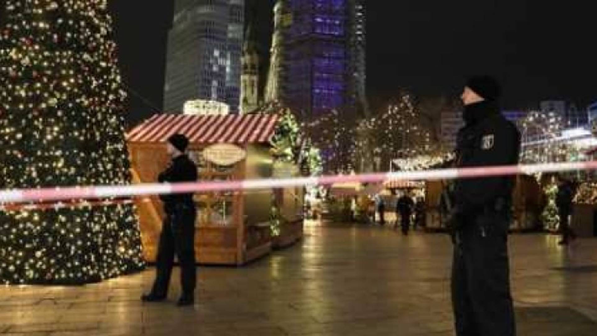 الشرطة الألمانية تخلي سوقا في بون لفحص طرد مريب