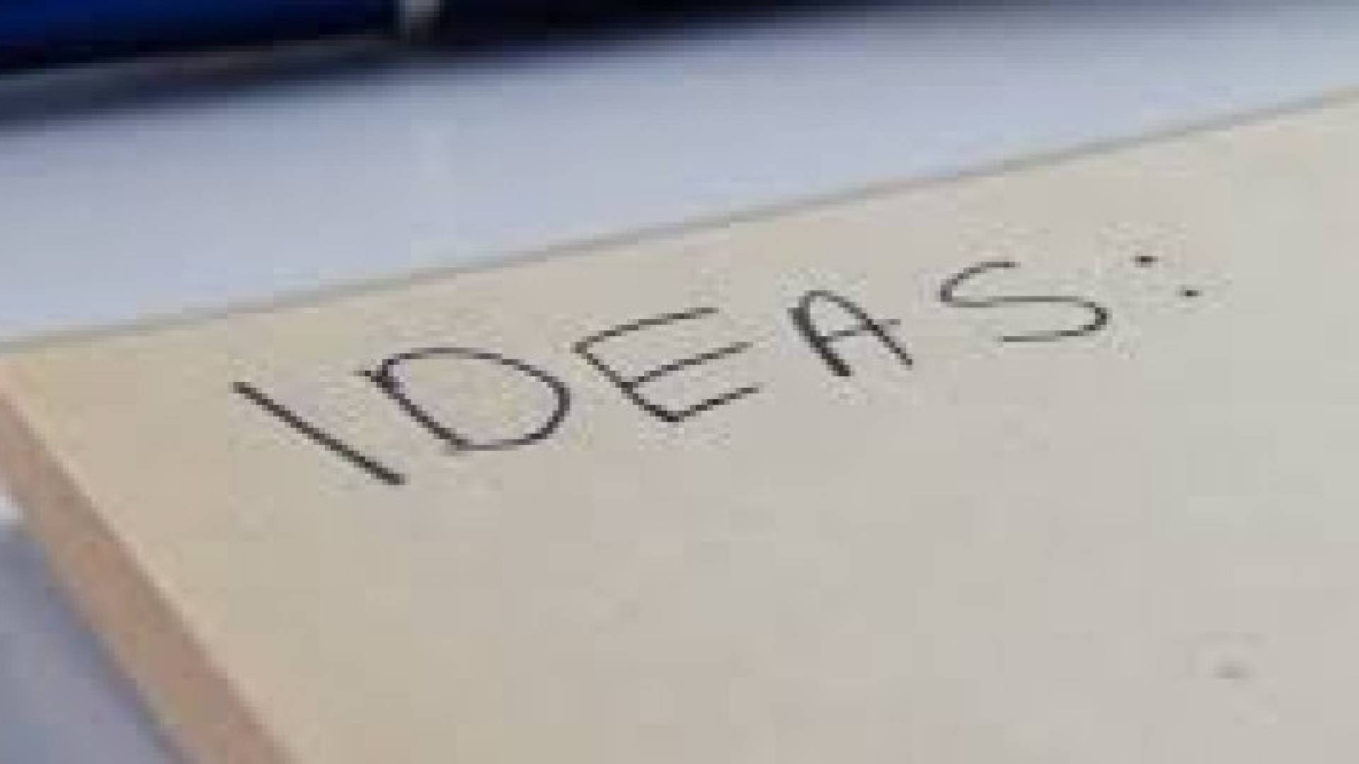 أداة للترجمة الفورية إلى لغات متعددة في وقت واحد