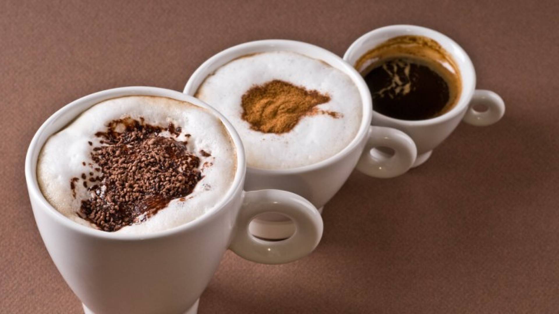 ينصح بالإكثار من شرب الماء للمحافظة على ترطيب الجسم