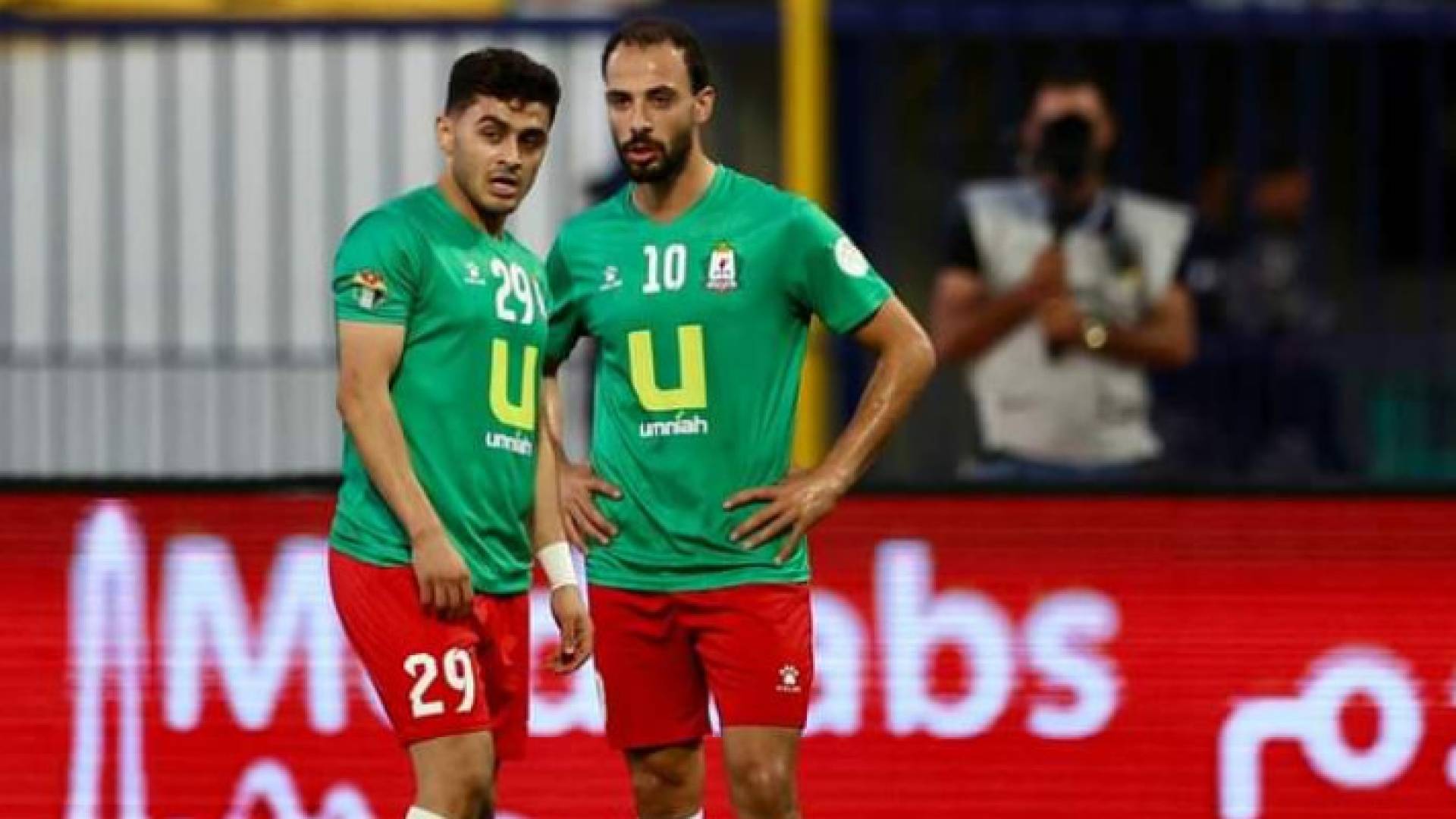 لاعبا نادي الوحدات صالح راتب ومحمد أبو زريق