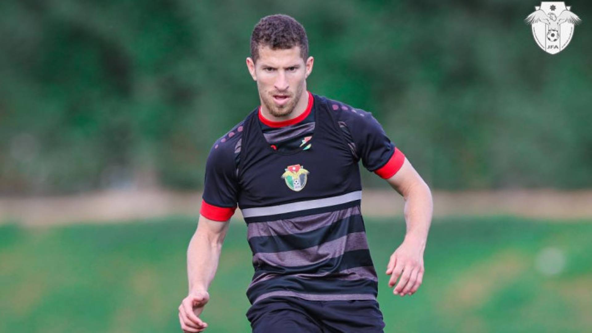 لاعب فريق الوحدات والمنتخب الوطني أنس العوضات