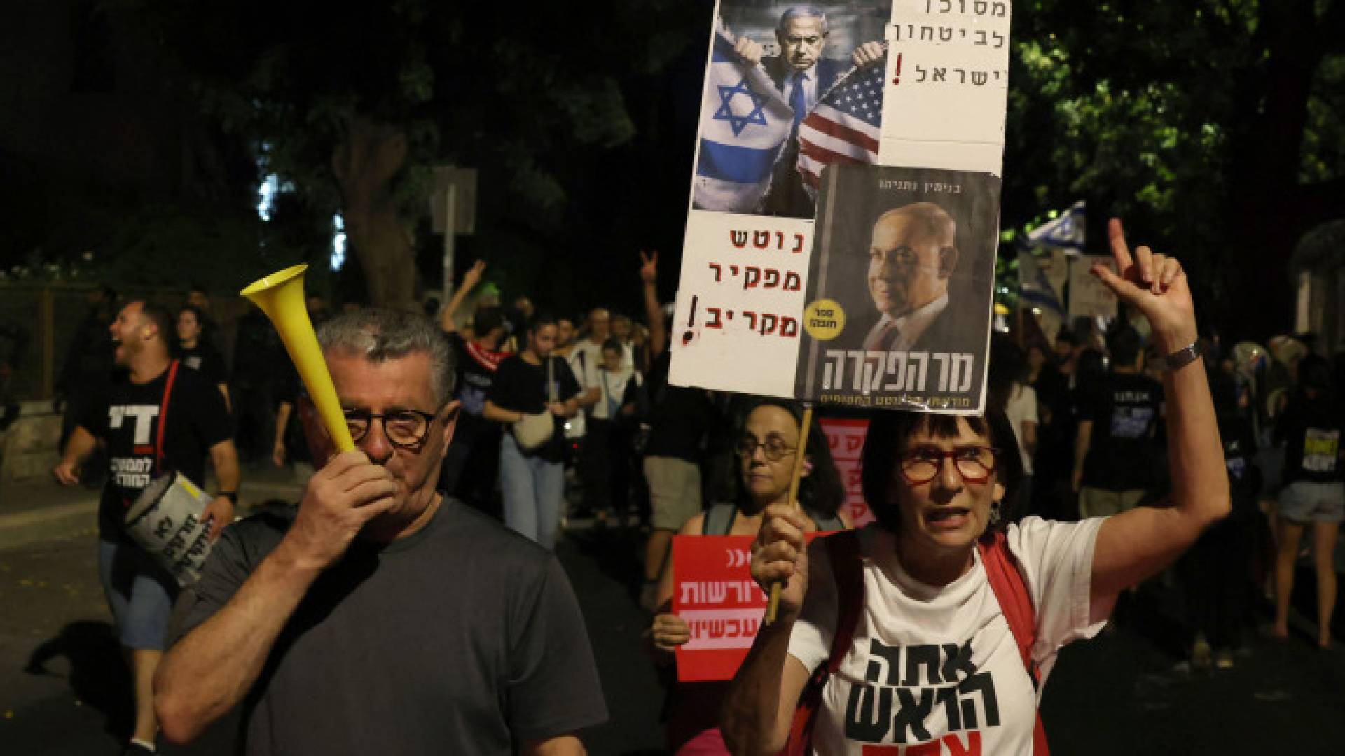 متظاهرون يطالبون بإبرام صفقة تبادل مع حماس