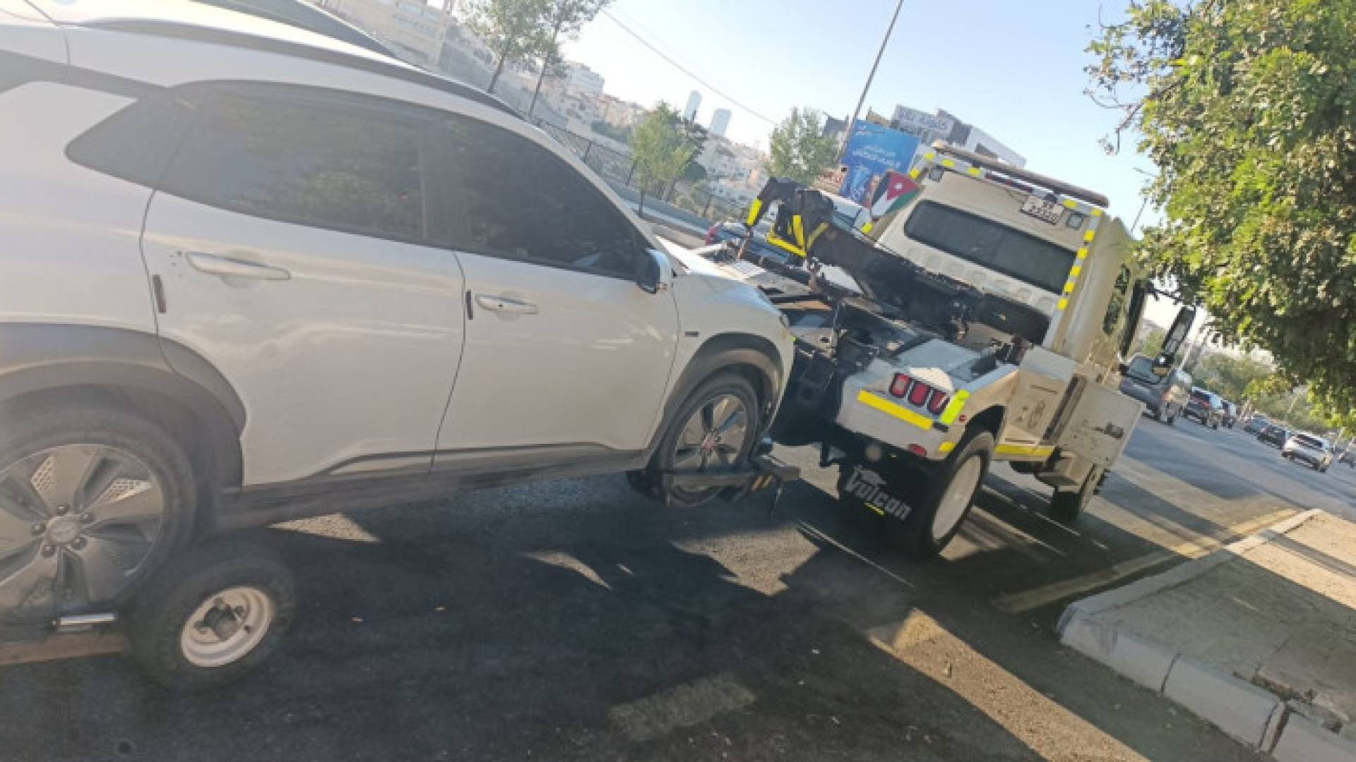 ضبط مركبة مخالفة في عمان