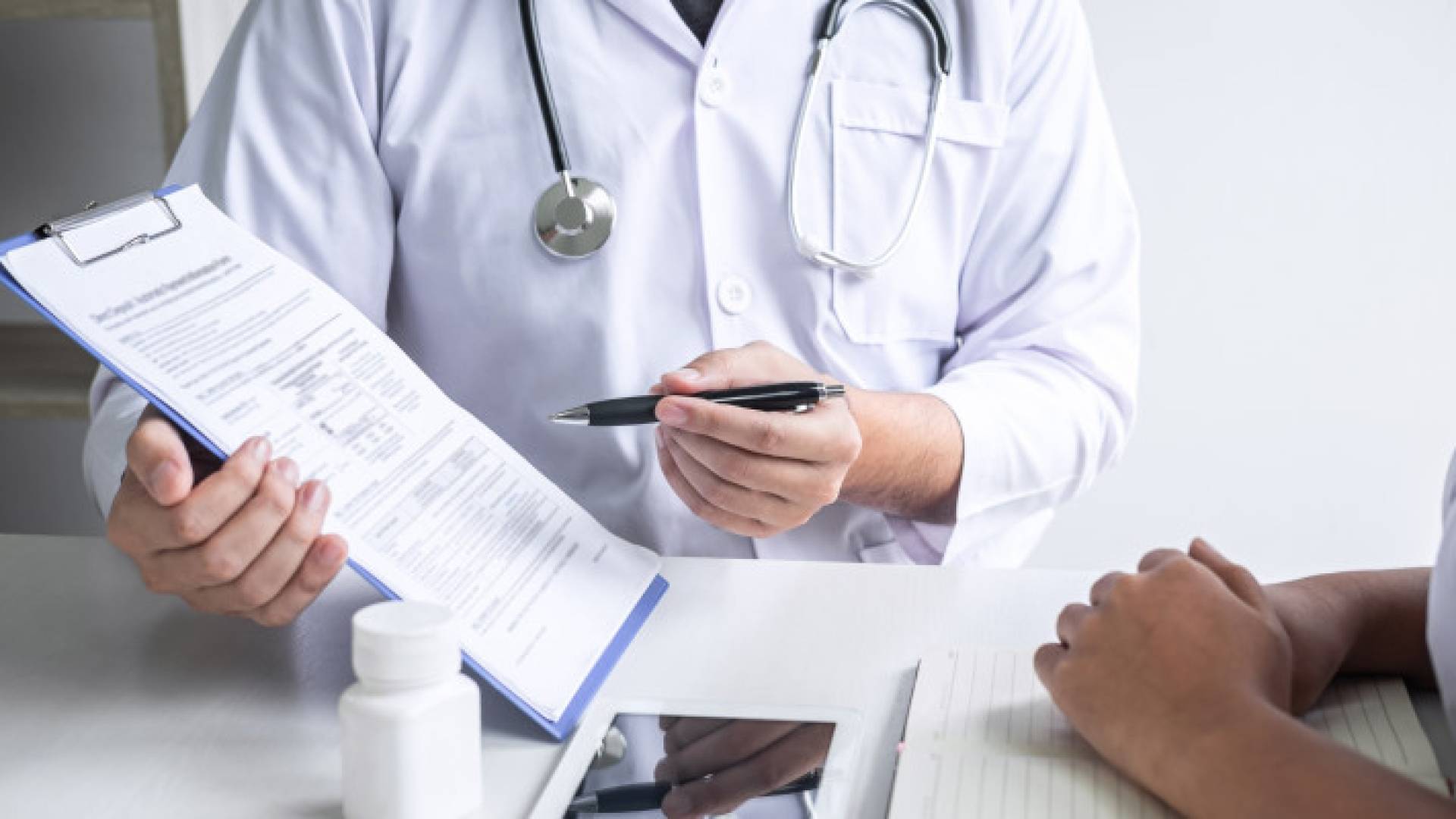 صورة تعبر عن طبيب